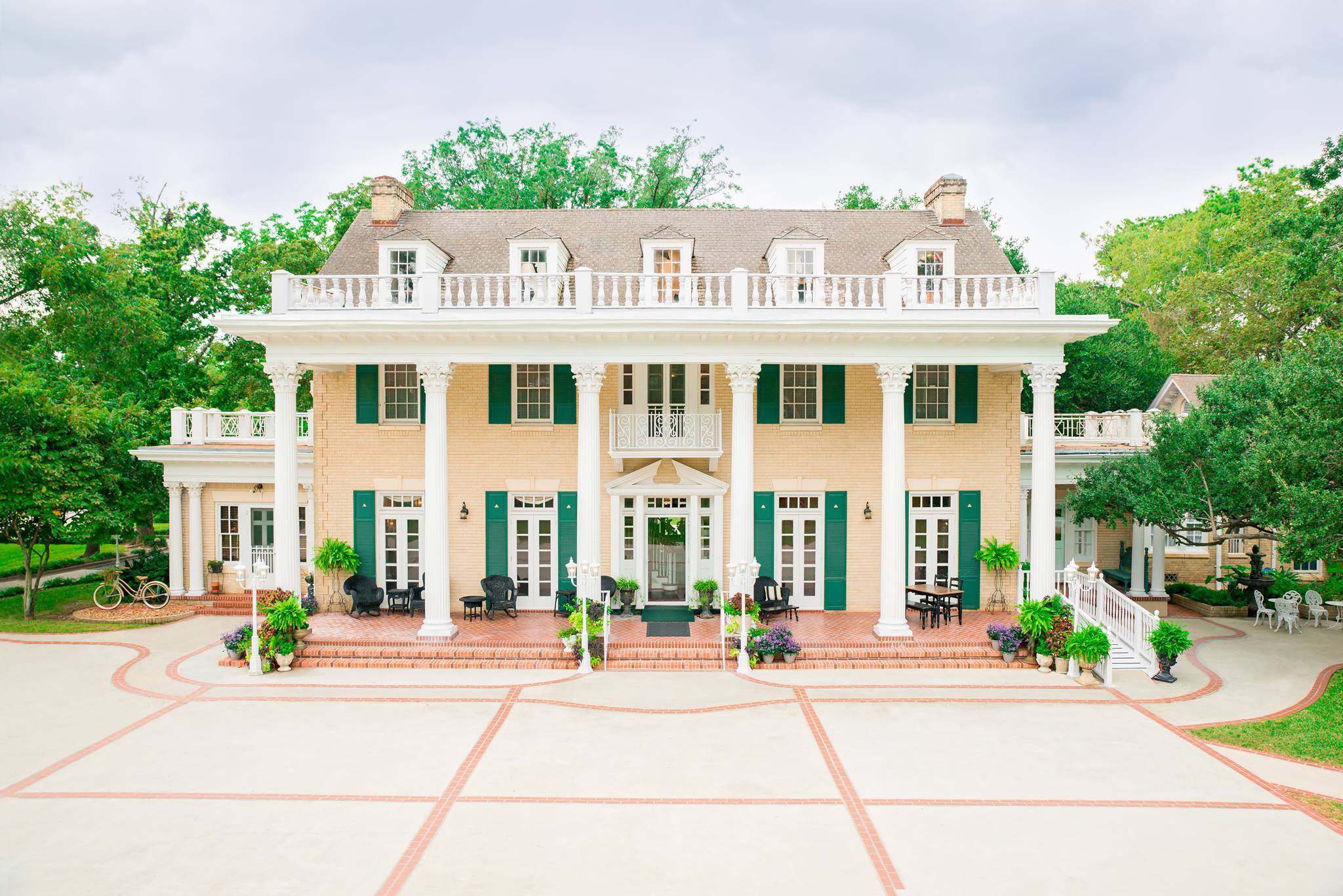 The Gardens at Madeley Manor | Conroe Venue | 92 photos | PartySlate