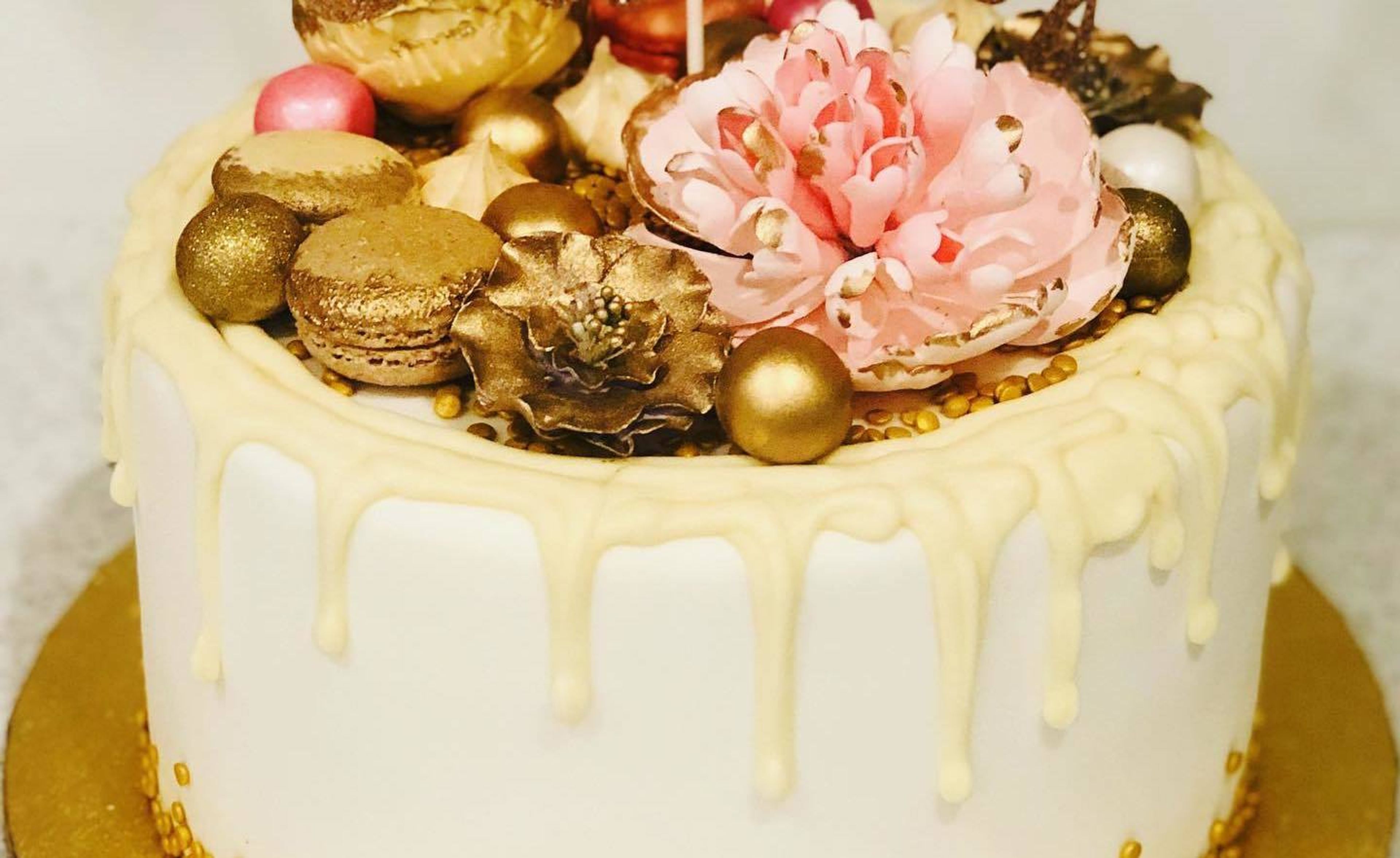 Cover photo of the cake and the frog