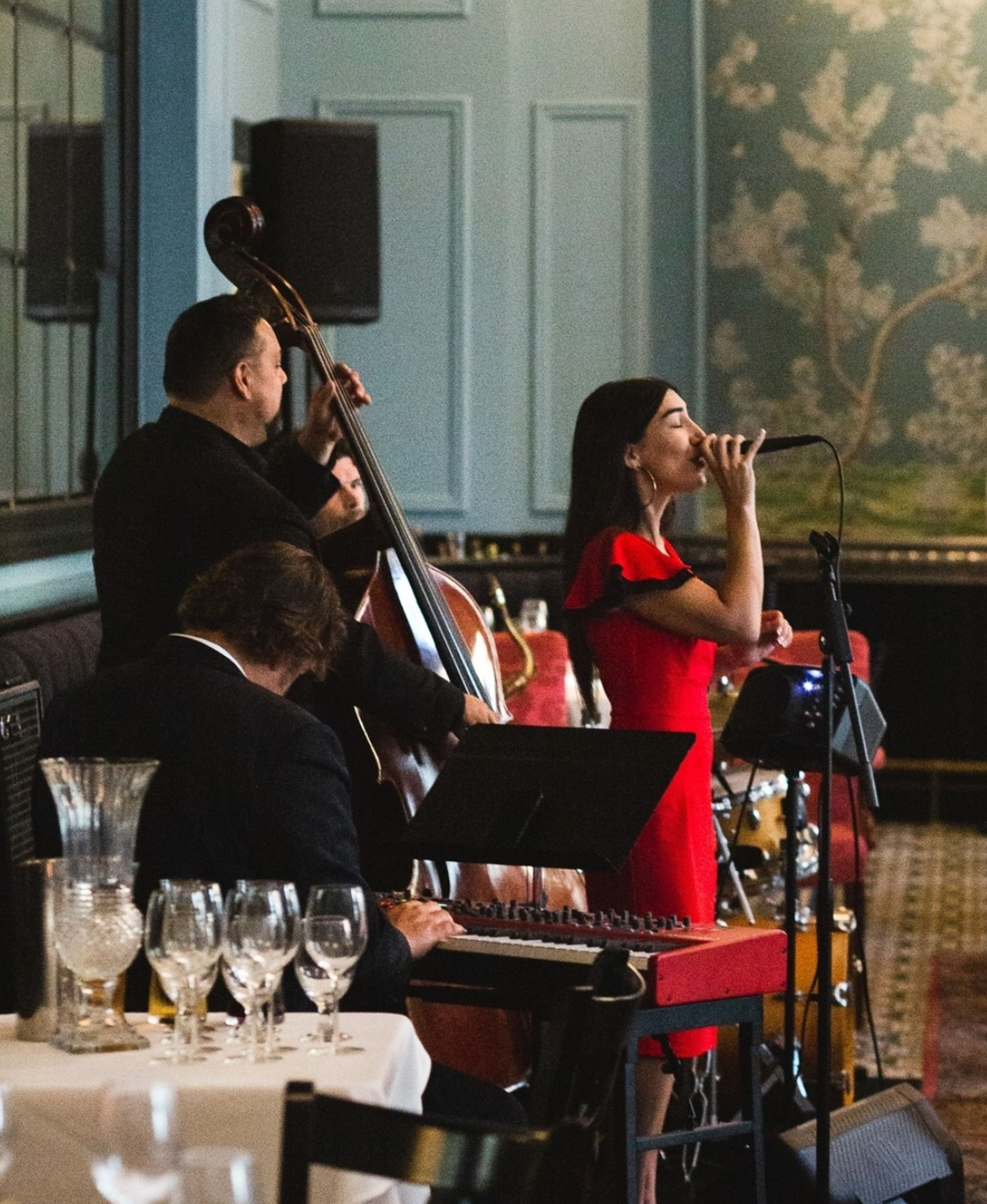 Cover photo of Tommy's Beverly Hills