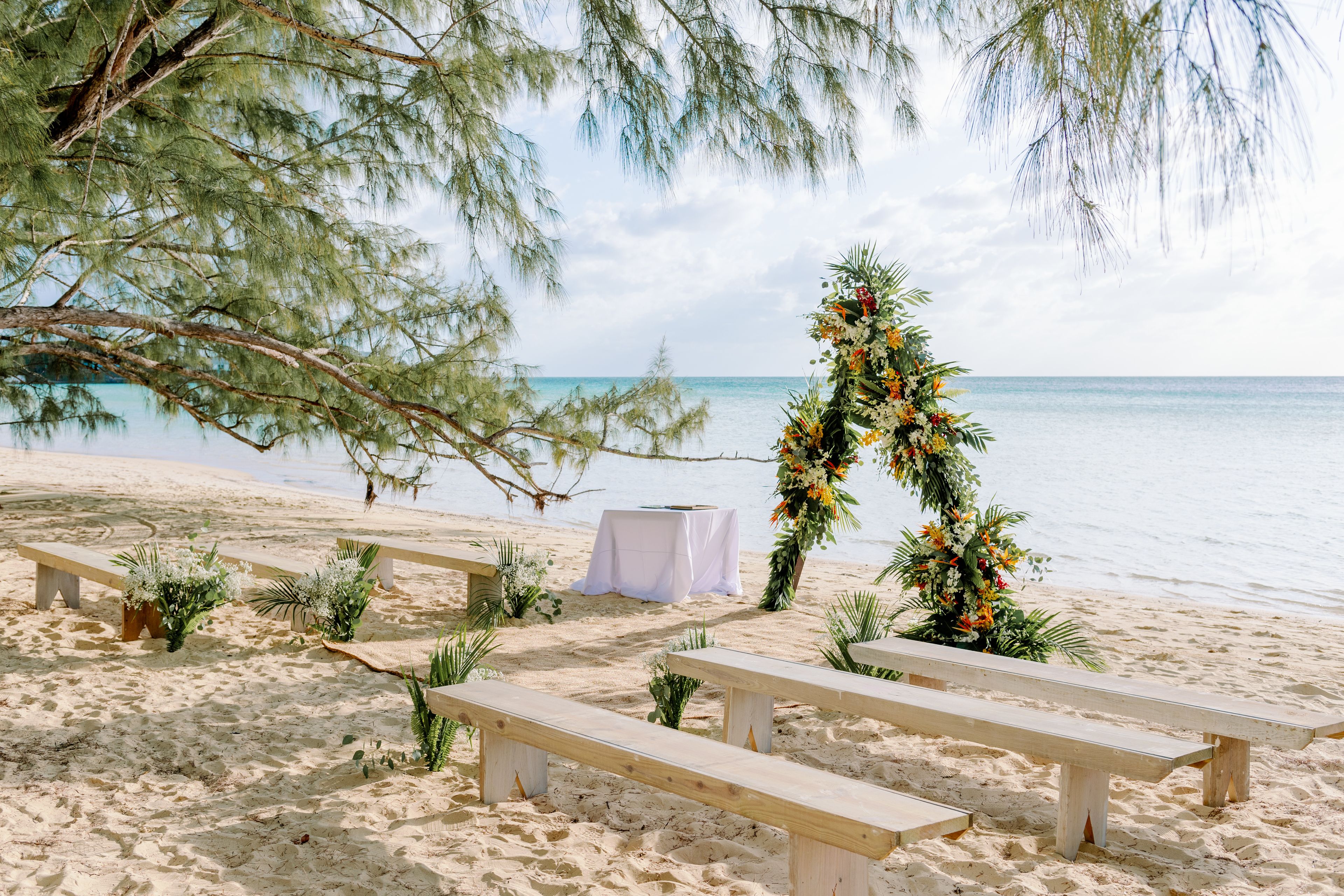 Cover photo of Chic Bahamas Weddings