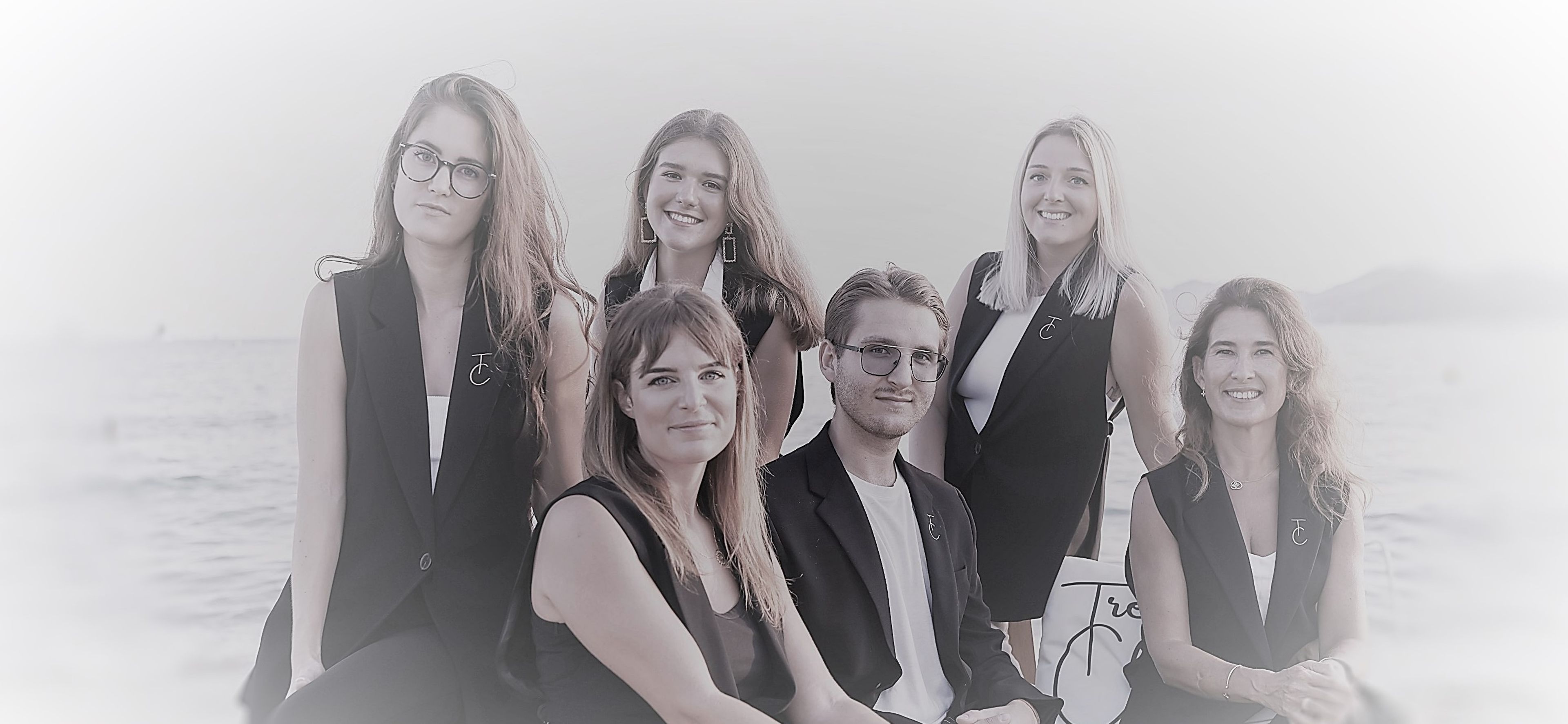 Cover photo of Très Chic - THE AGENCY