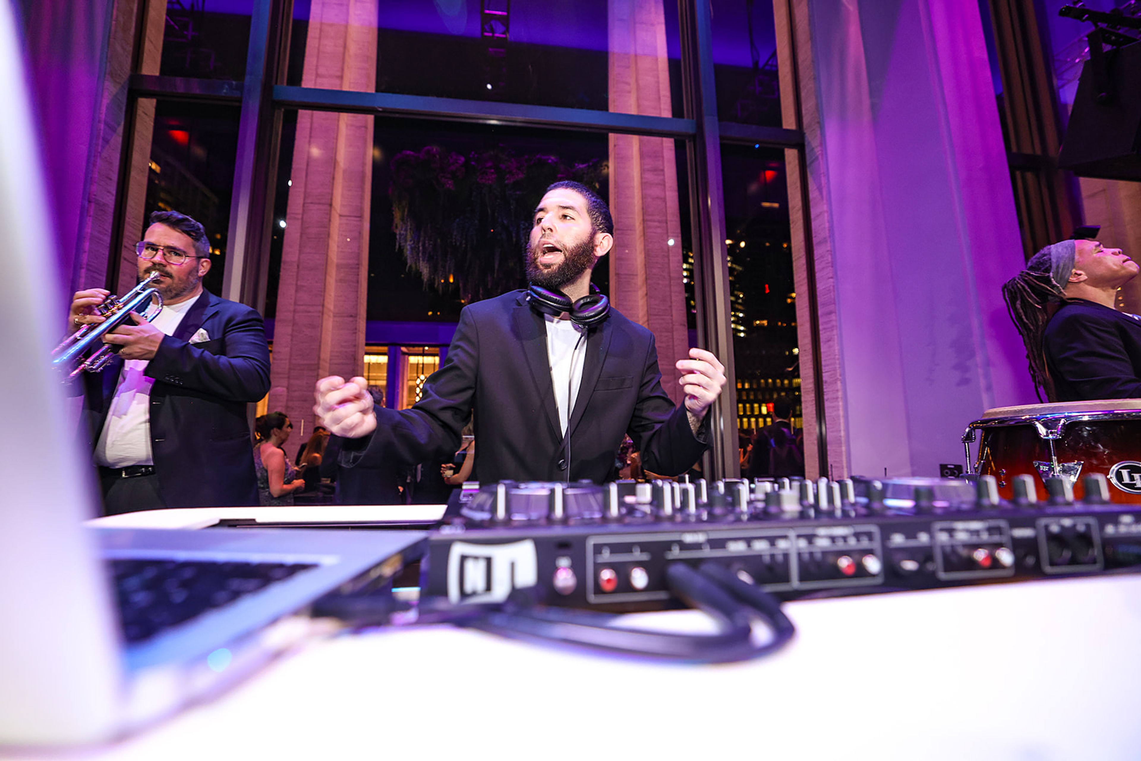 Cover photo of Vali Entertainment