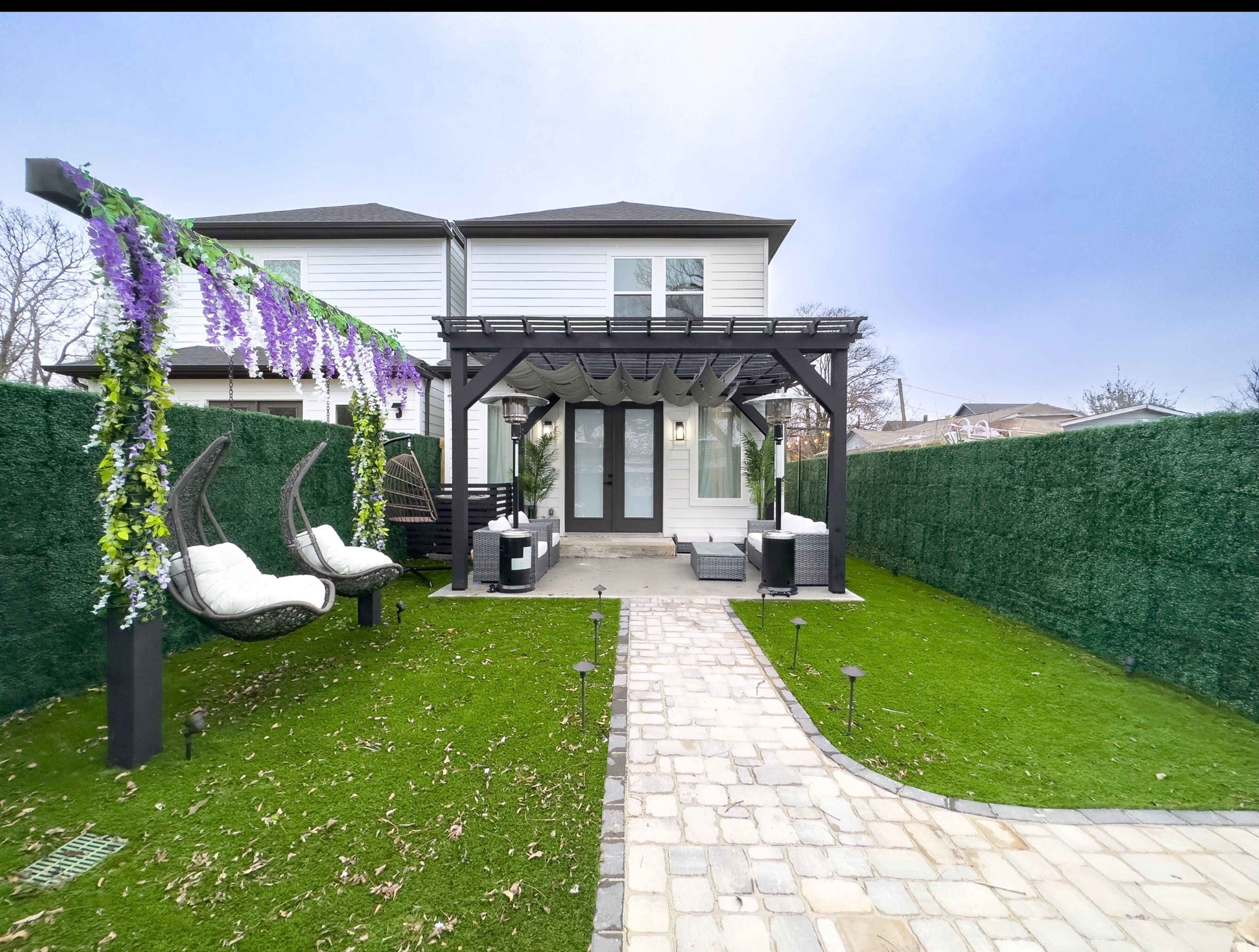 Cover photo of Chateaux Noire