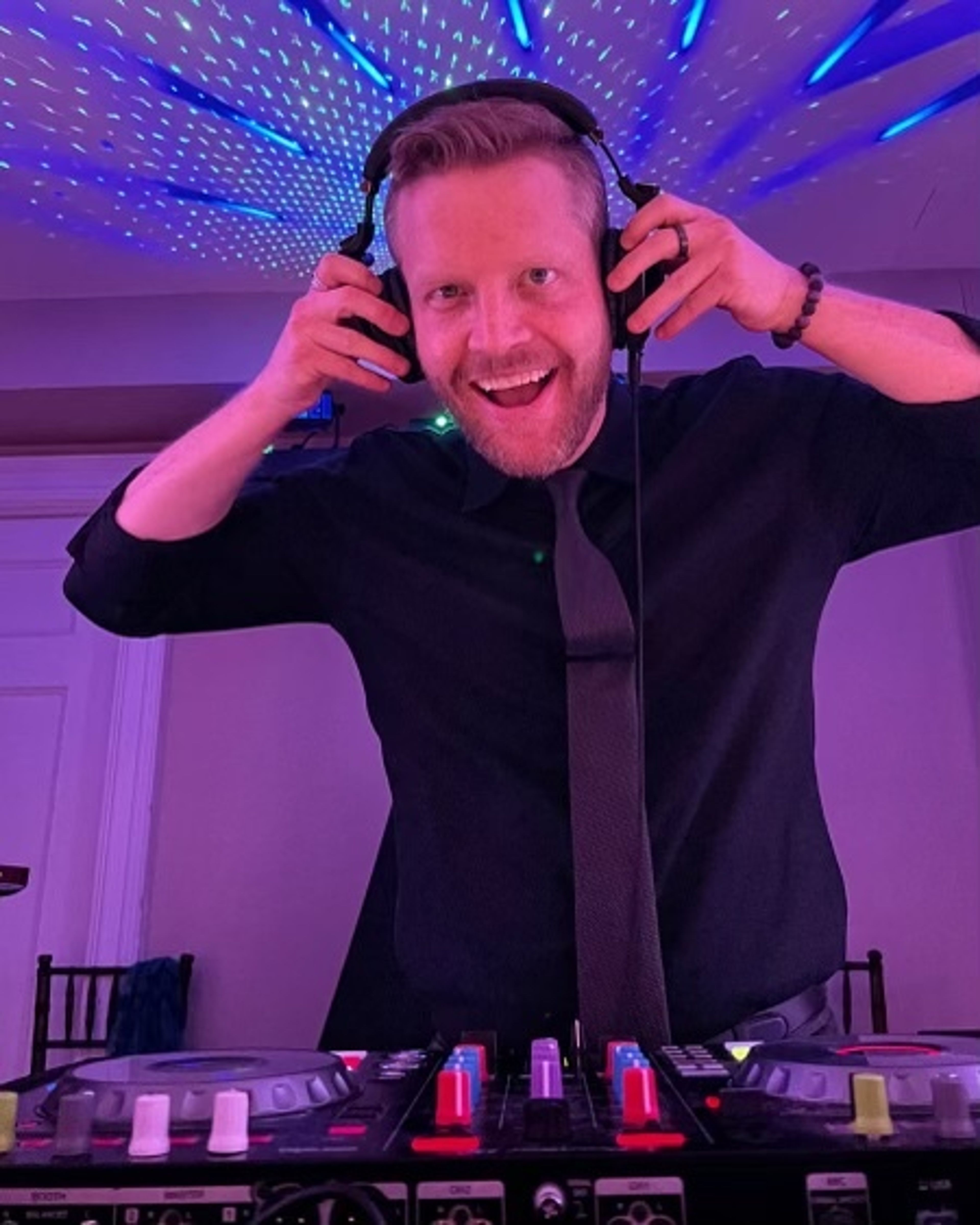 Cover photo of Dancin’ Shoes DJ