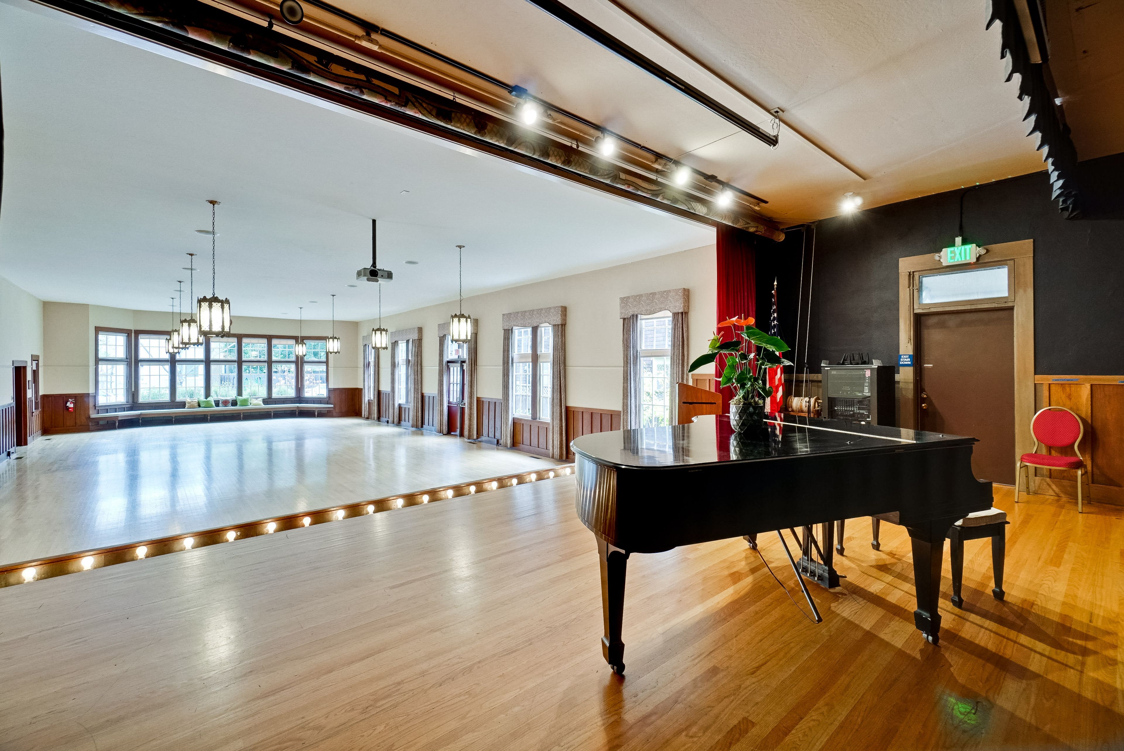 Cover photo of Woman's Club Palo Alto