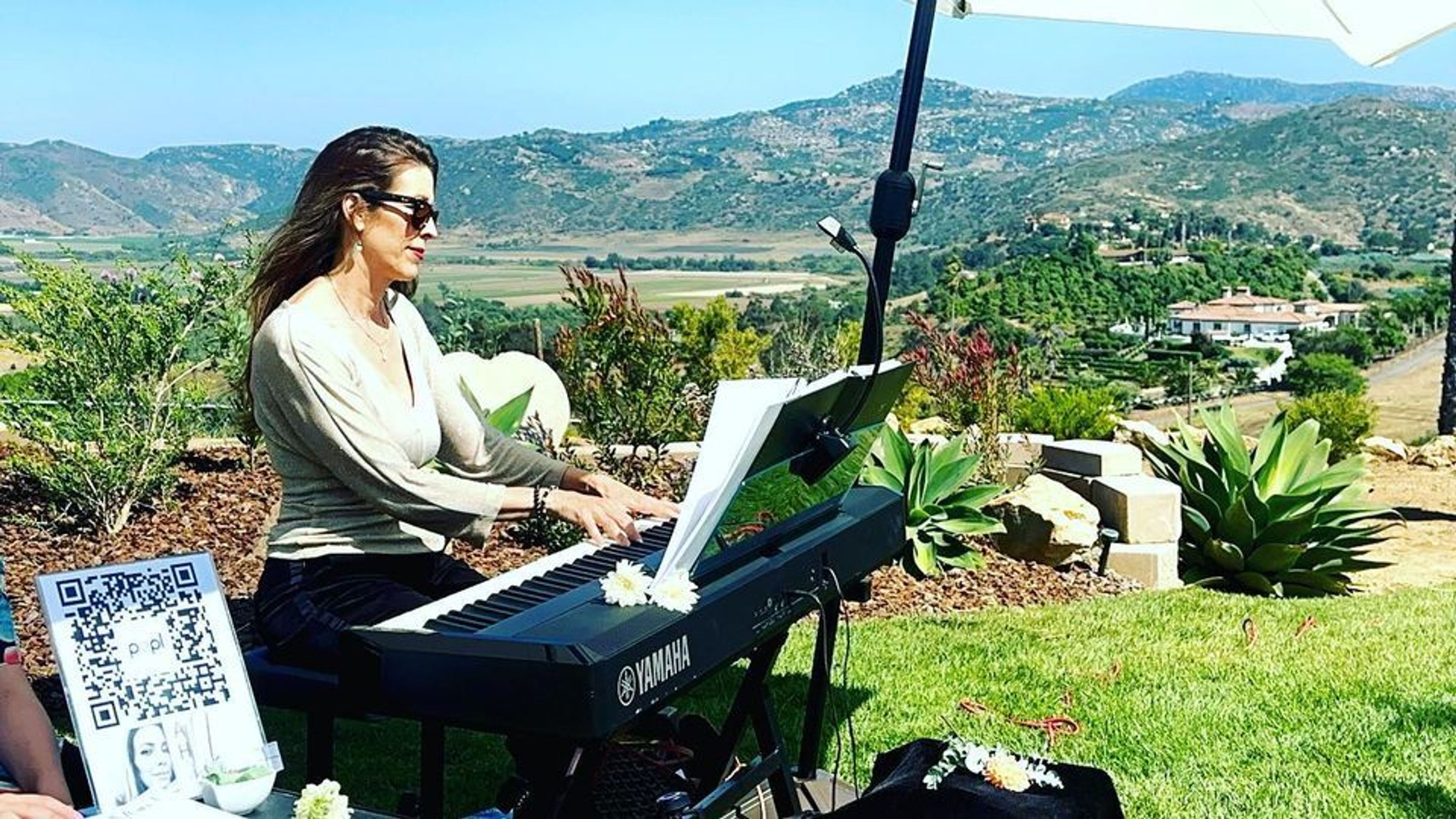 Cover photo of Amber Hendren Piano for Divine Events