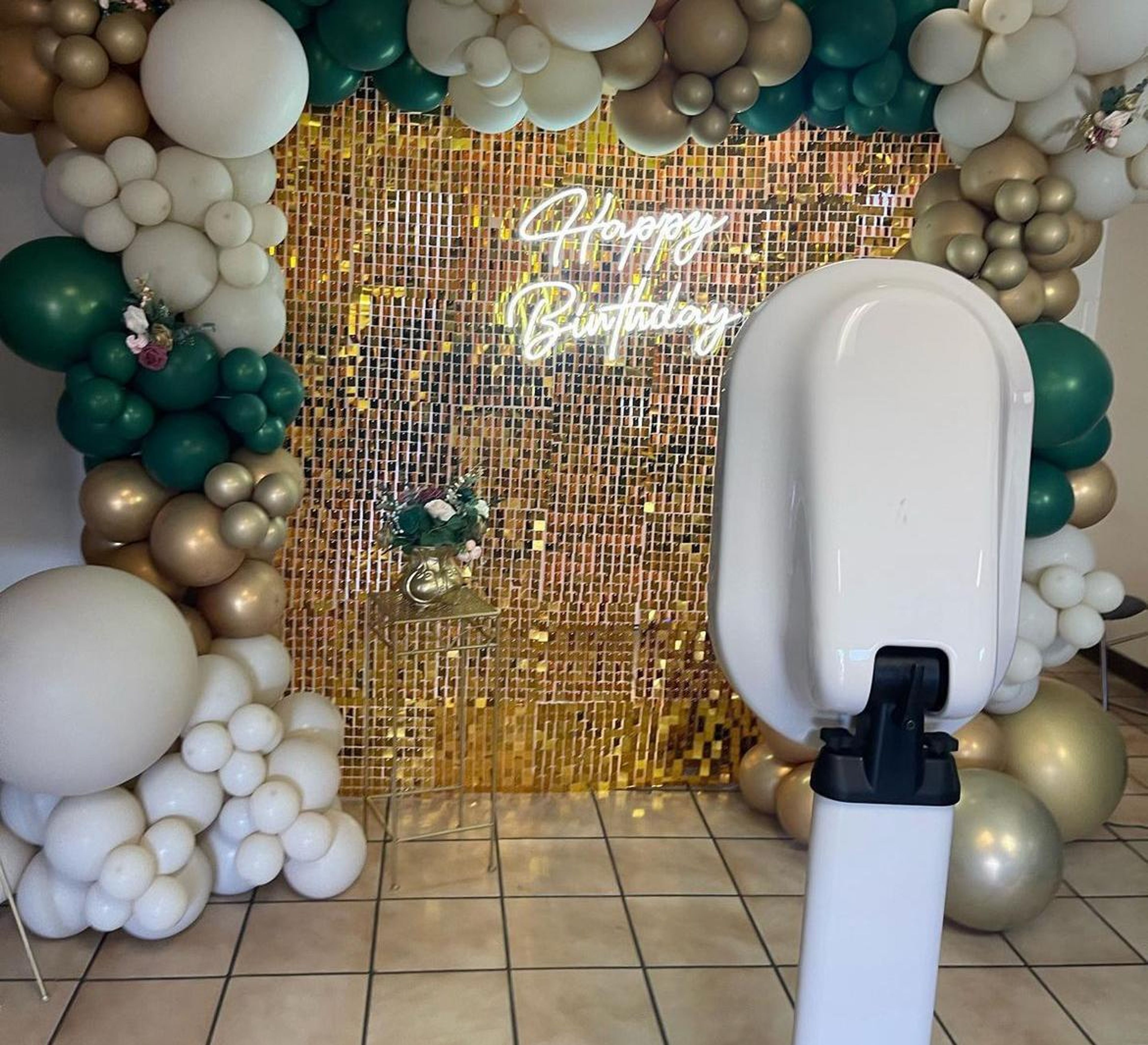 Cover photo of M&M Photo Booth LLC