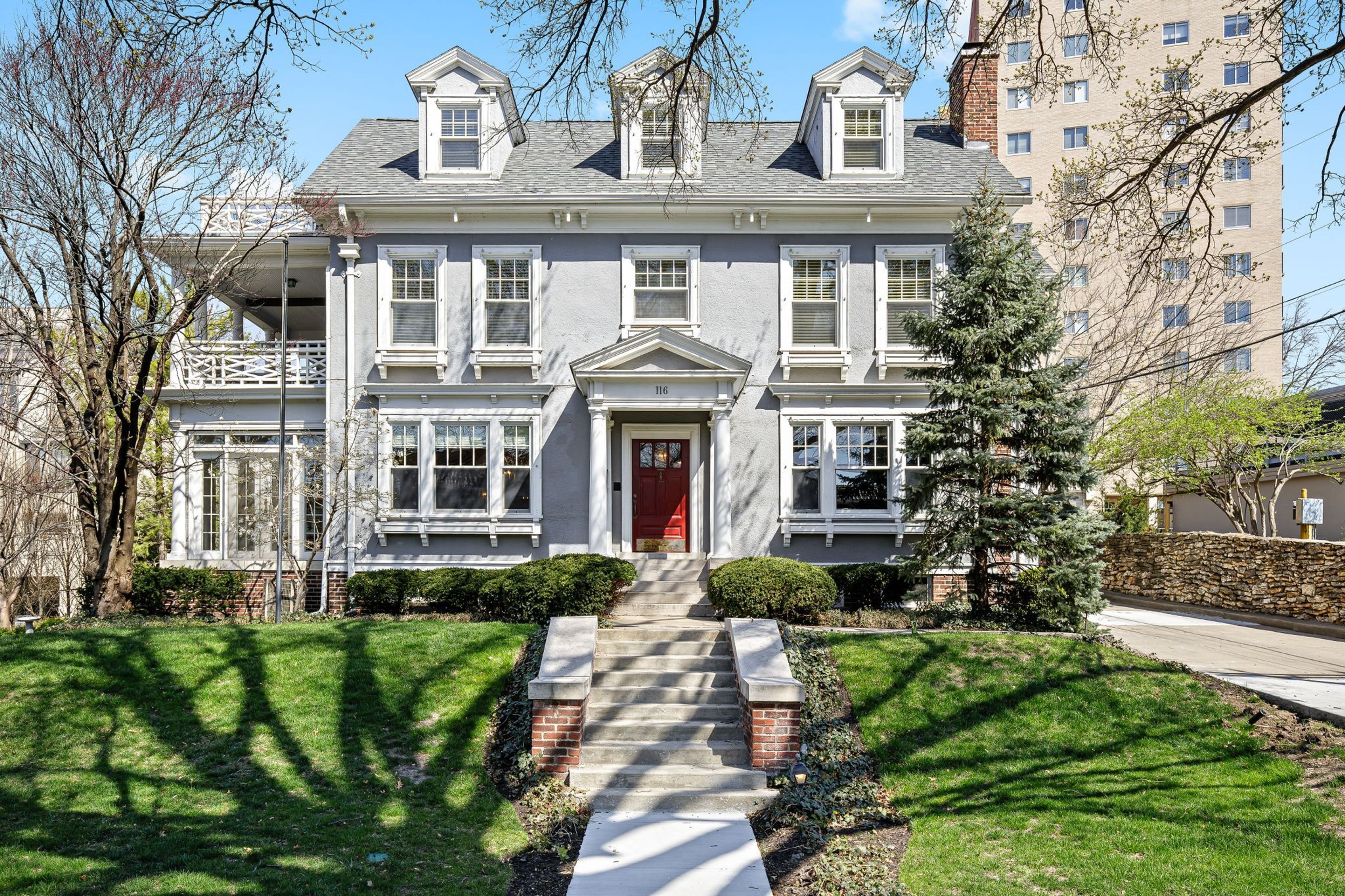 Cover photo of Southmoreland on The Plaza