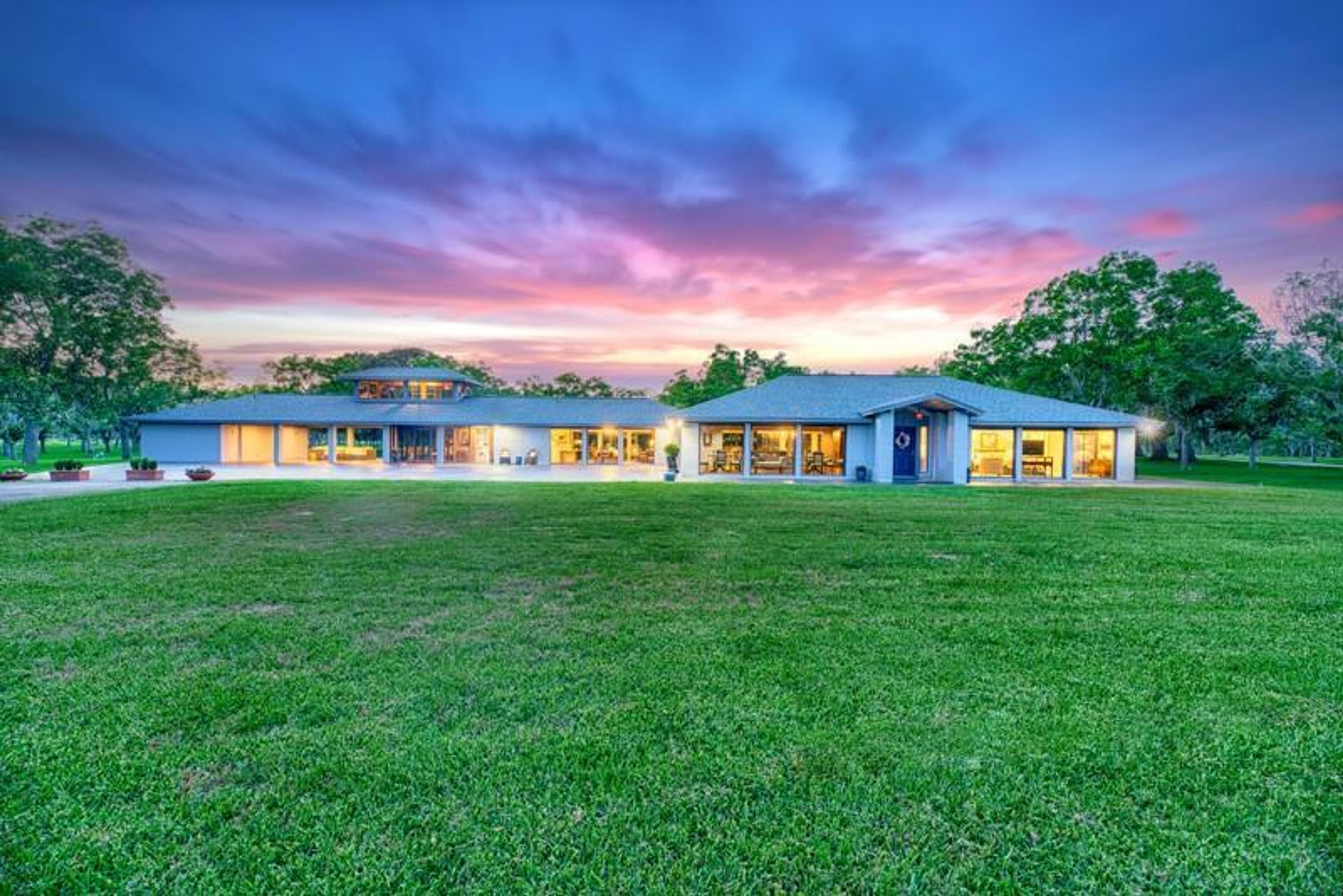 Cover photo of Fantastic Resort & Venue