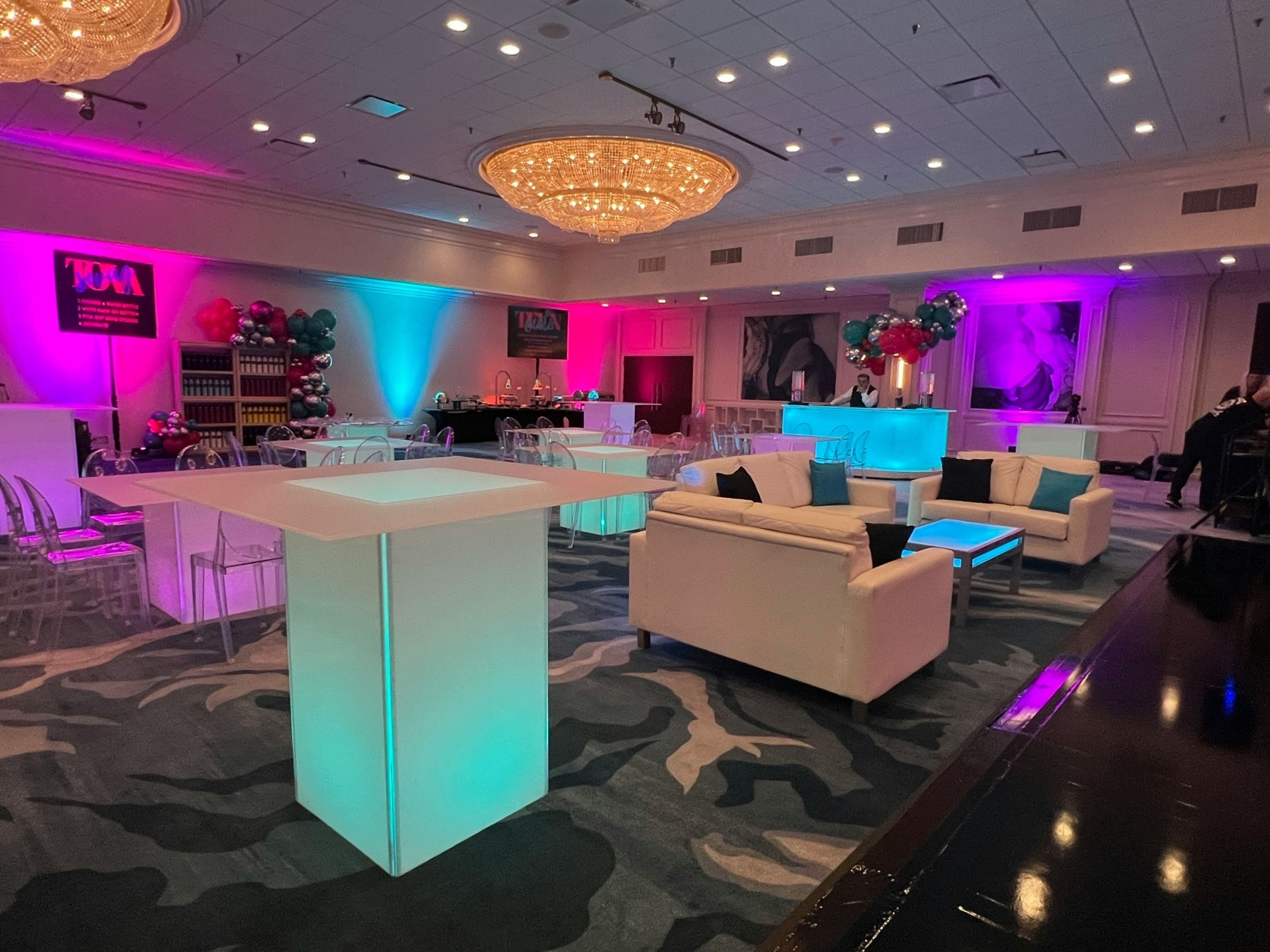 Cover photo of The Westin Oaks Houston at the Galleria