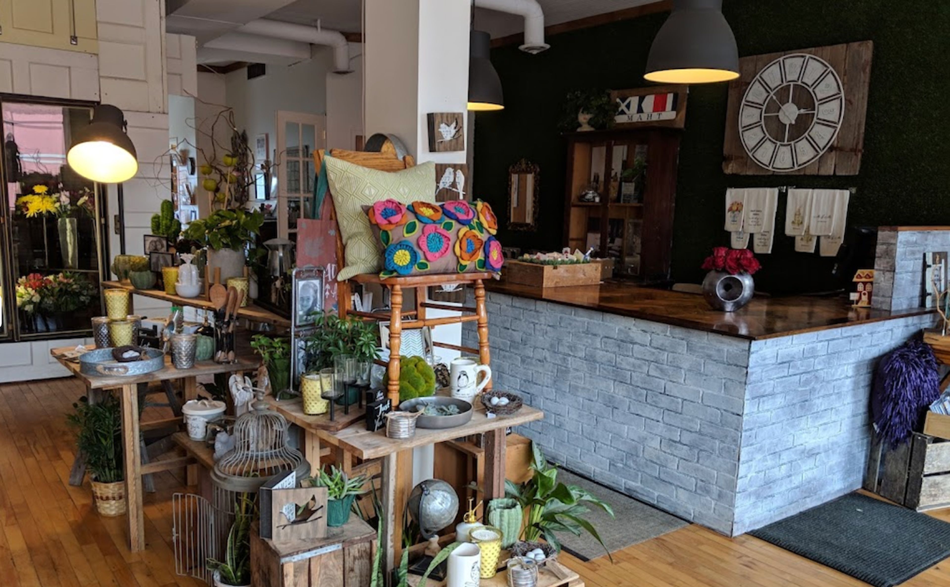 Cover photo of Lakeside Floral