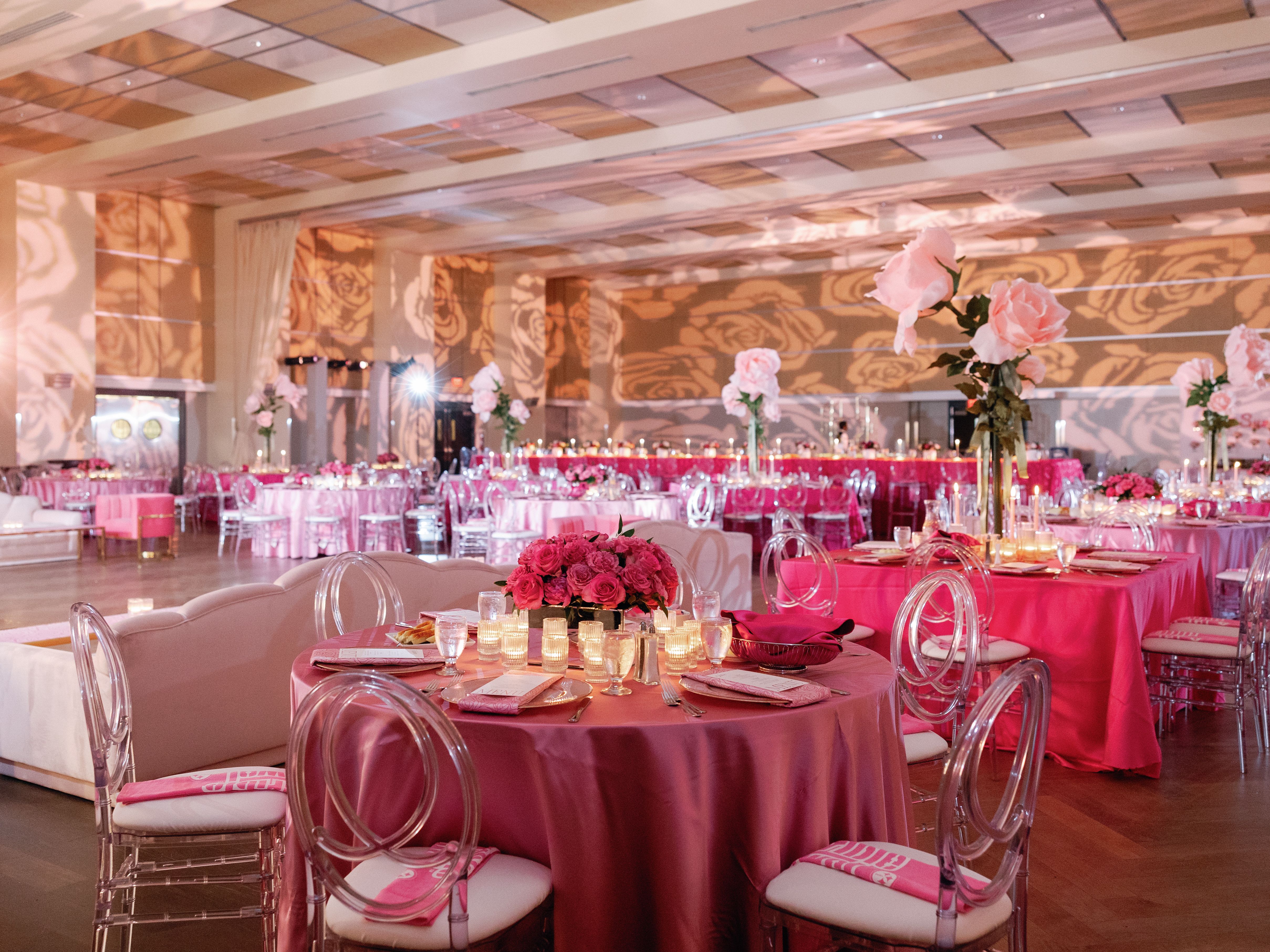 Groom Wins Super Bowl Bet with Bride, Gets to Wear Eagles Jersey at Wedding, image size:4836x3627