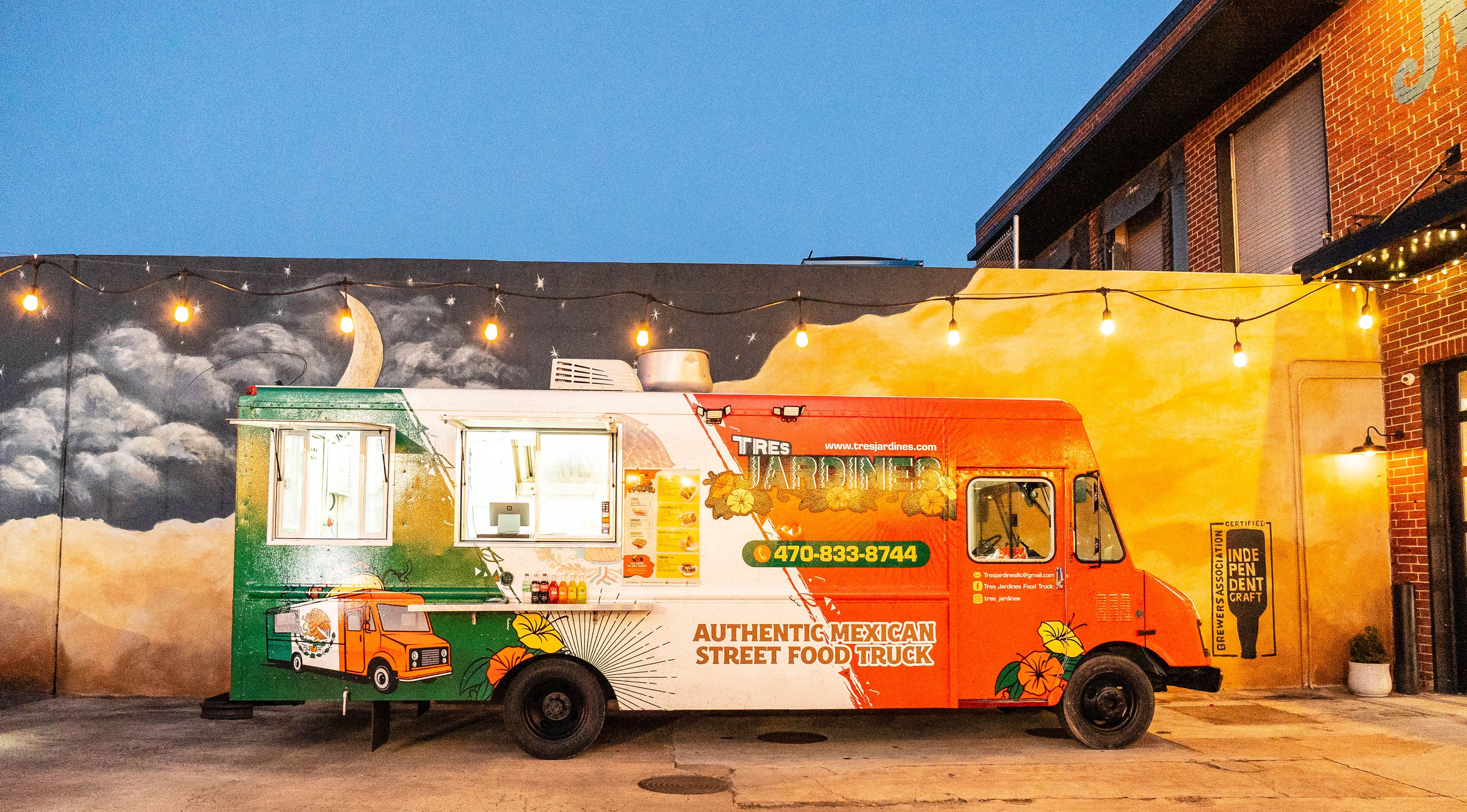 Cover photo of Tres Jardines