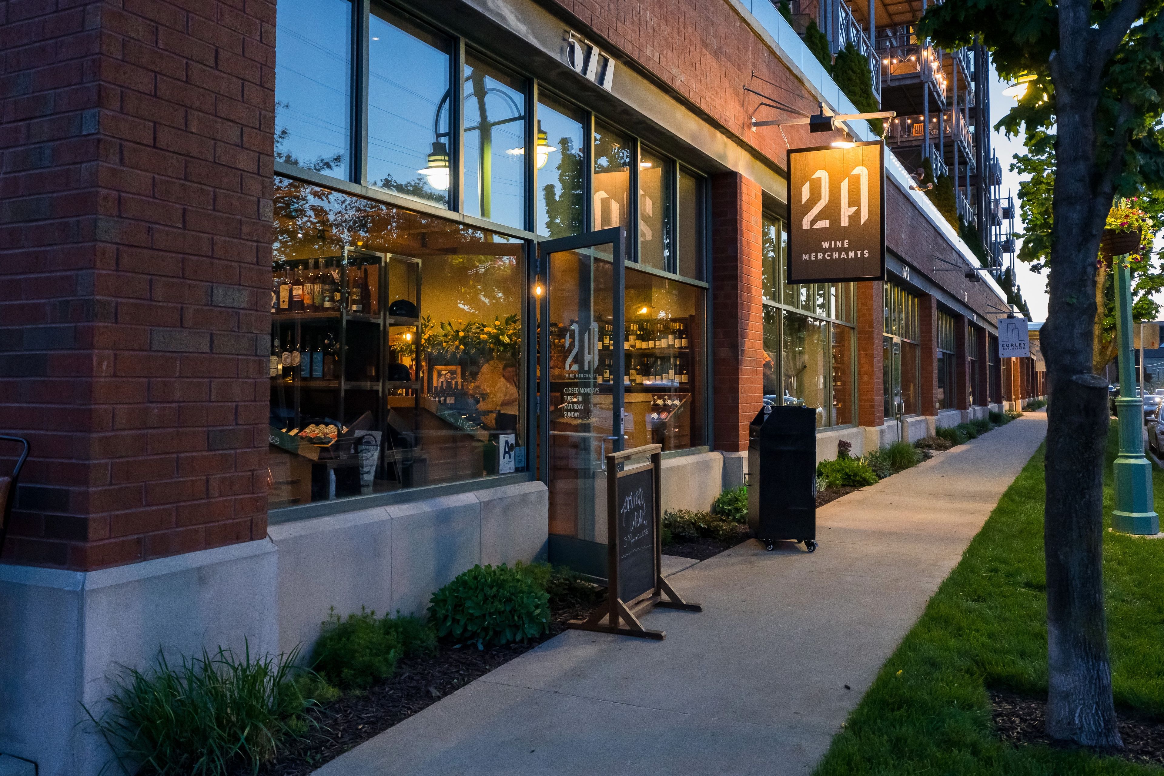 Cover photo of 2A Wine Merchants