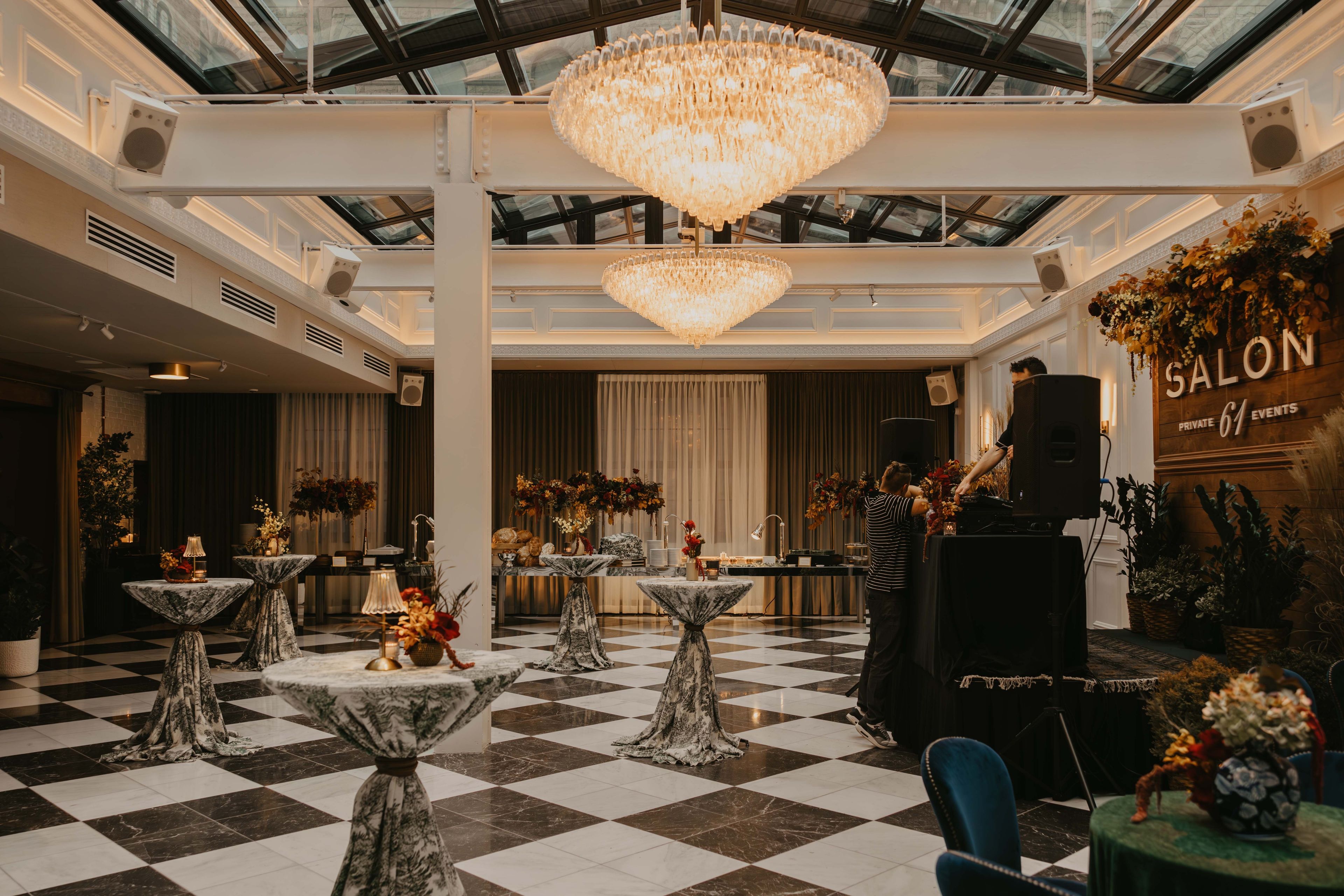 Cover photo of Salon 61