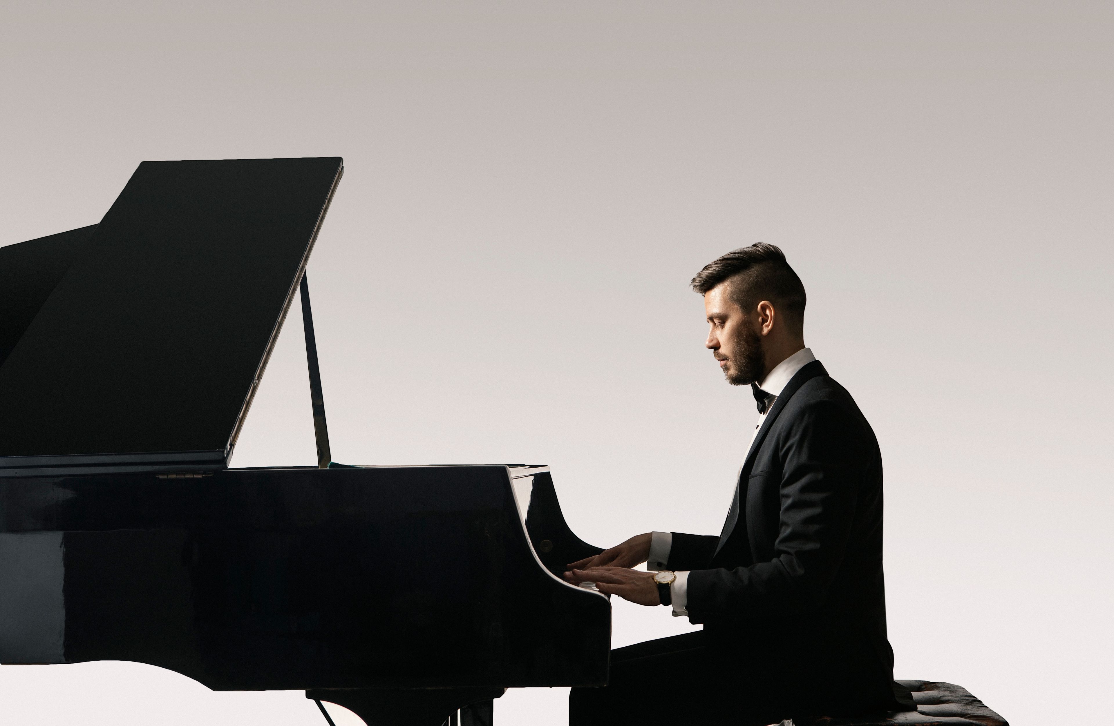 Cover photo of Pianist Grigorii Palamarchuk
