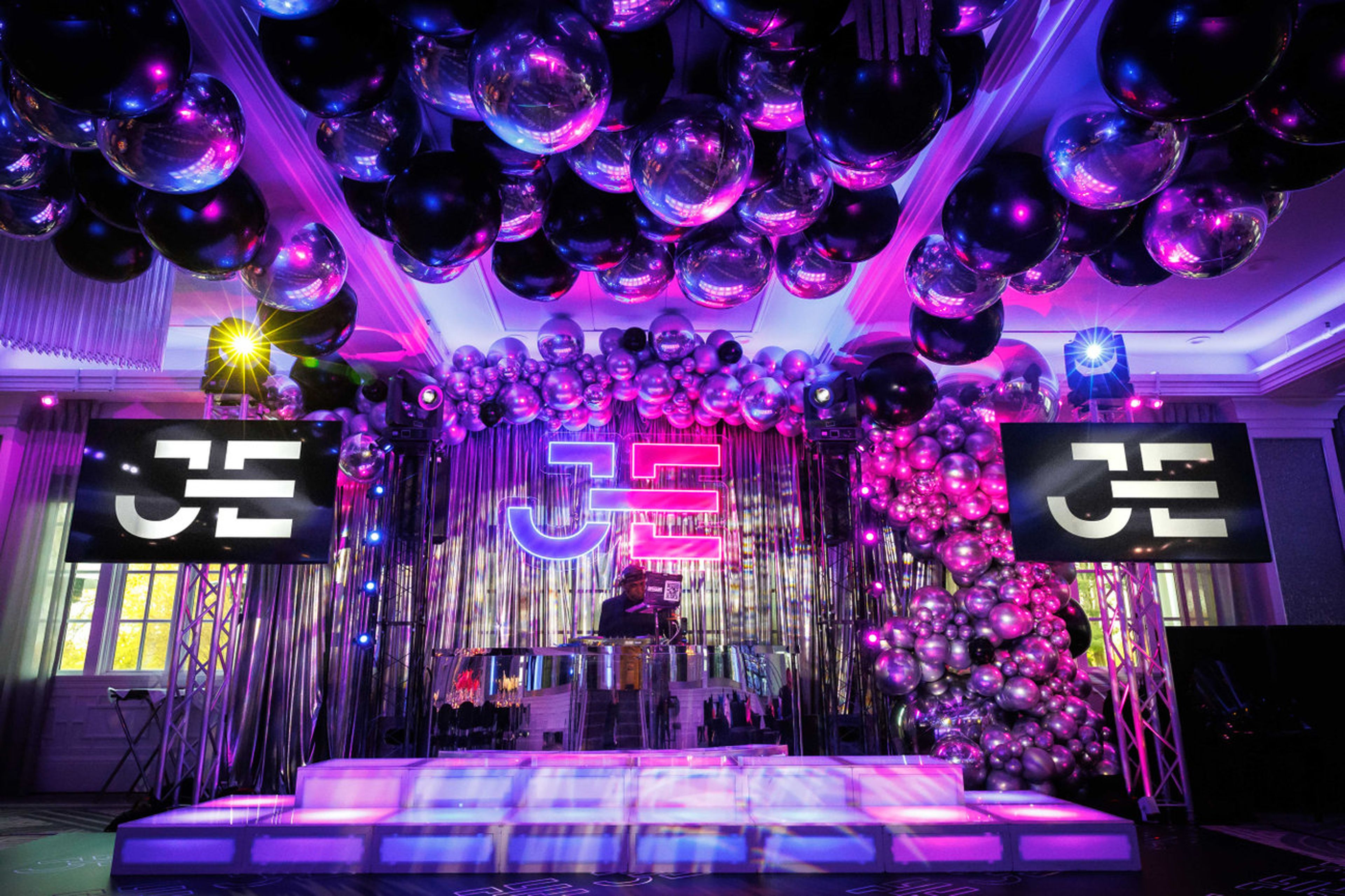 Cover photo of Mirror Magic Gifts