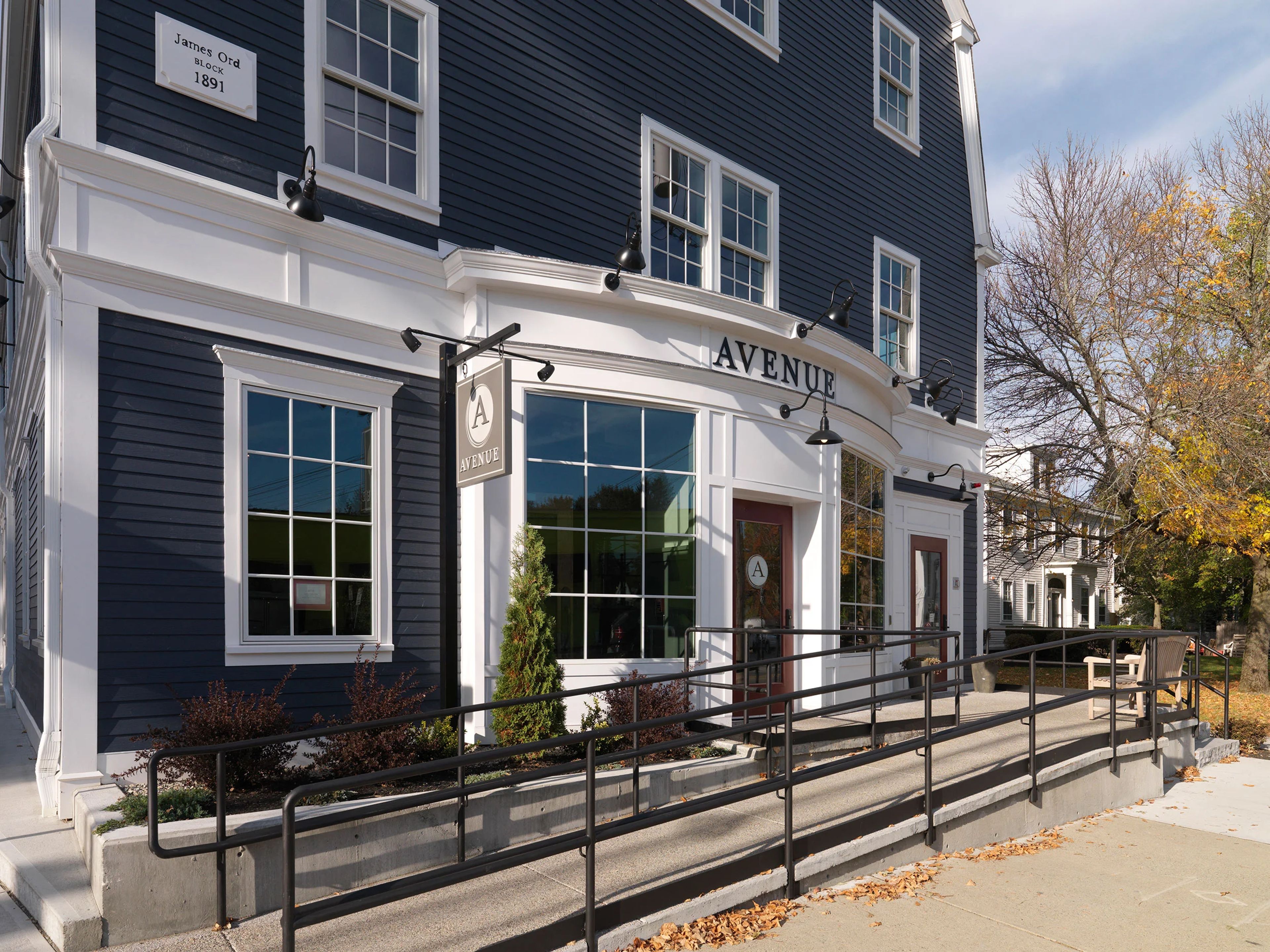 Cover photo of Avenue