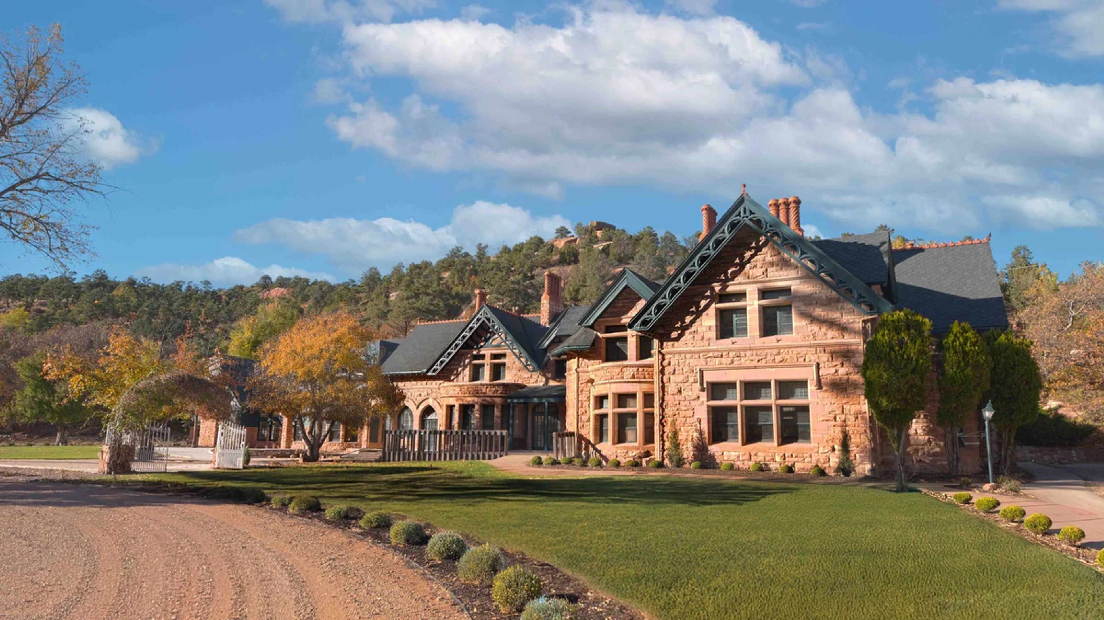 Cover photo of Briarhurst Manor by Wedgewood Weddings