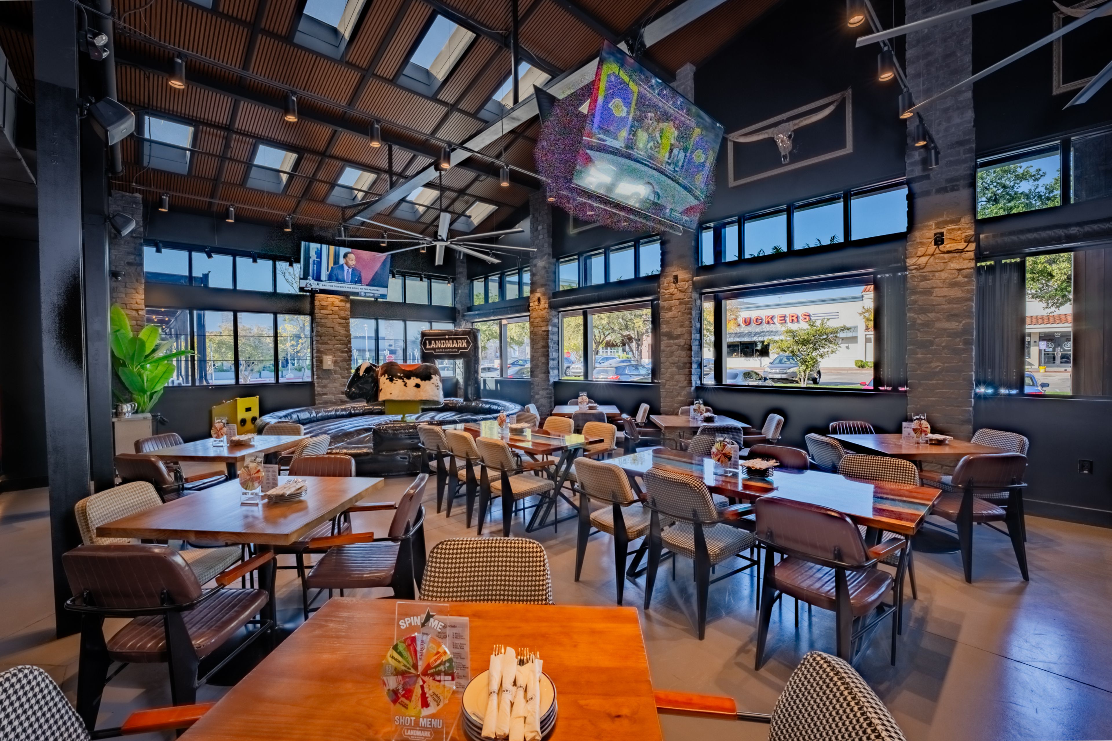 Cover photo of Landmark Bar & Kitchen