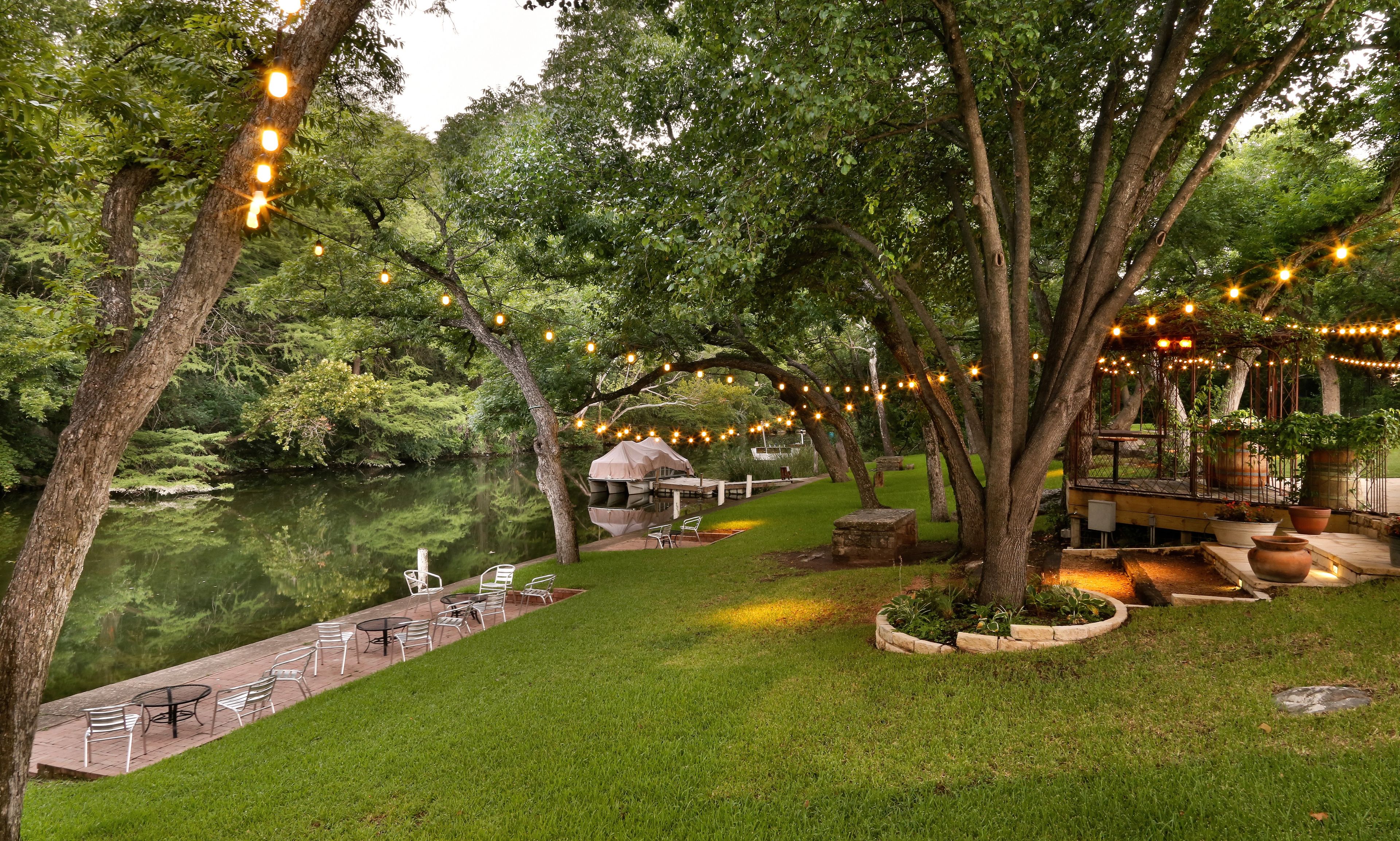 Cover photo of County Line BBQ on the Lake