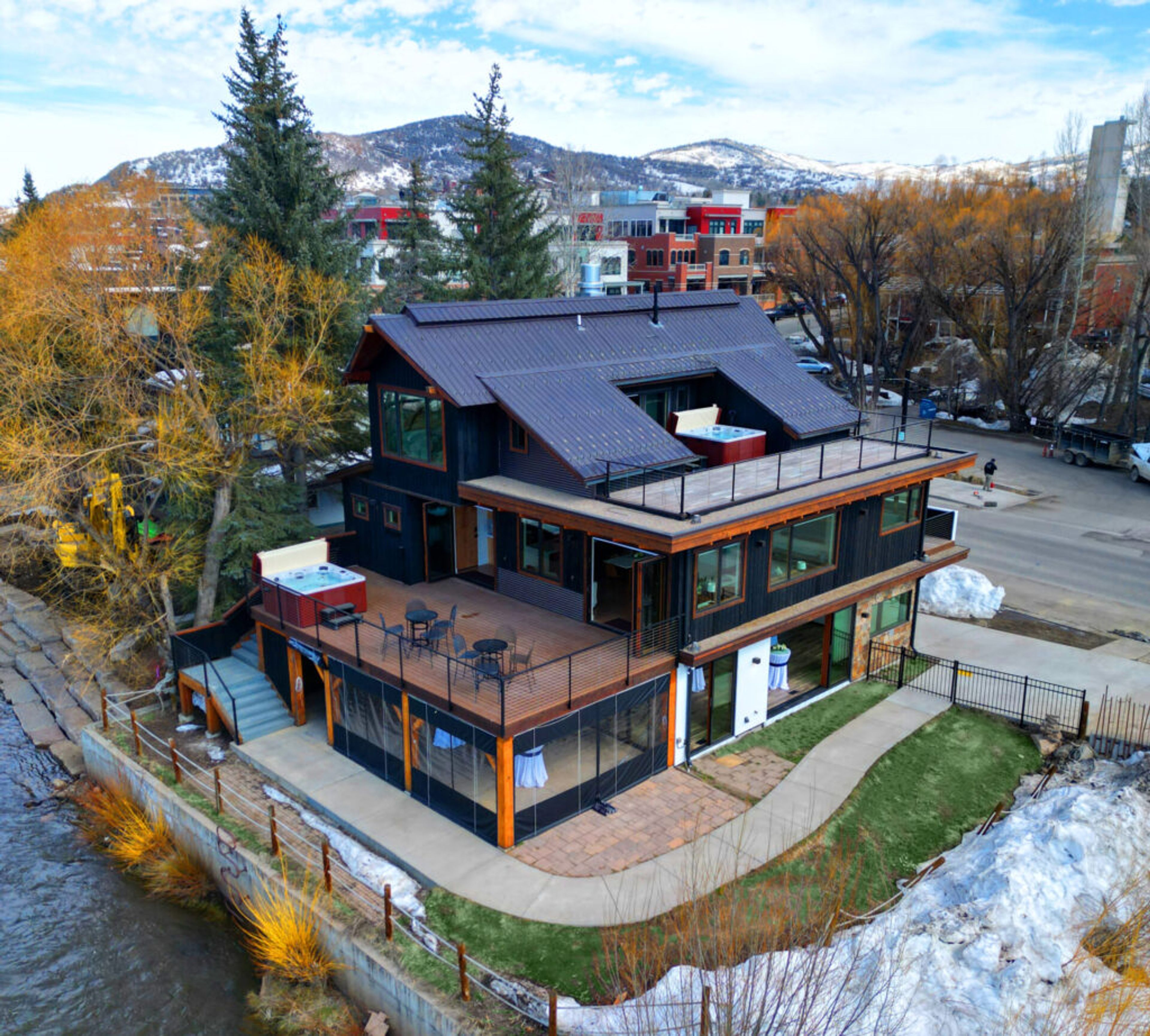 Featured photo from The Boathouse Steamboat