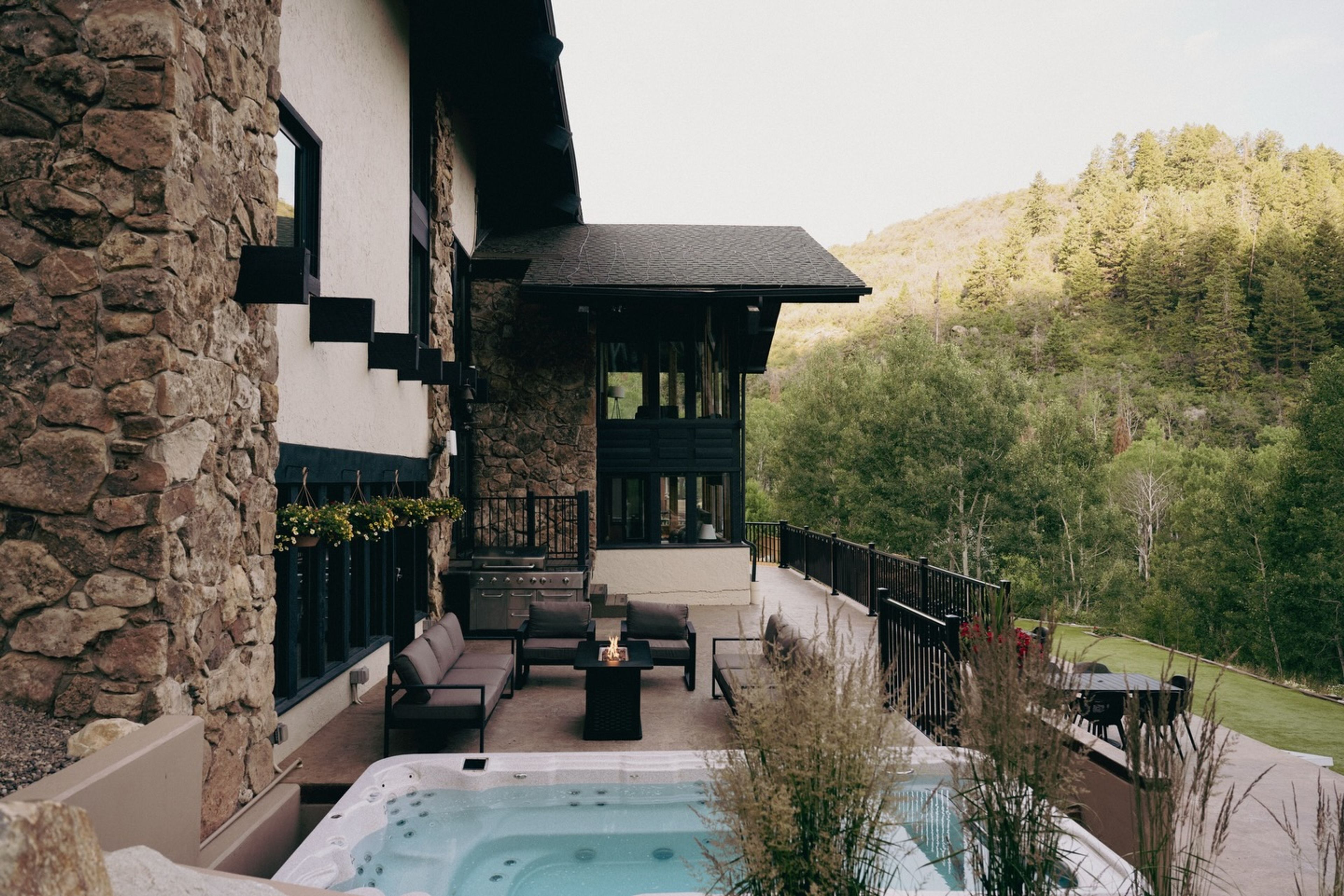 Featured photo from Sky Valley Chateau