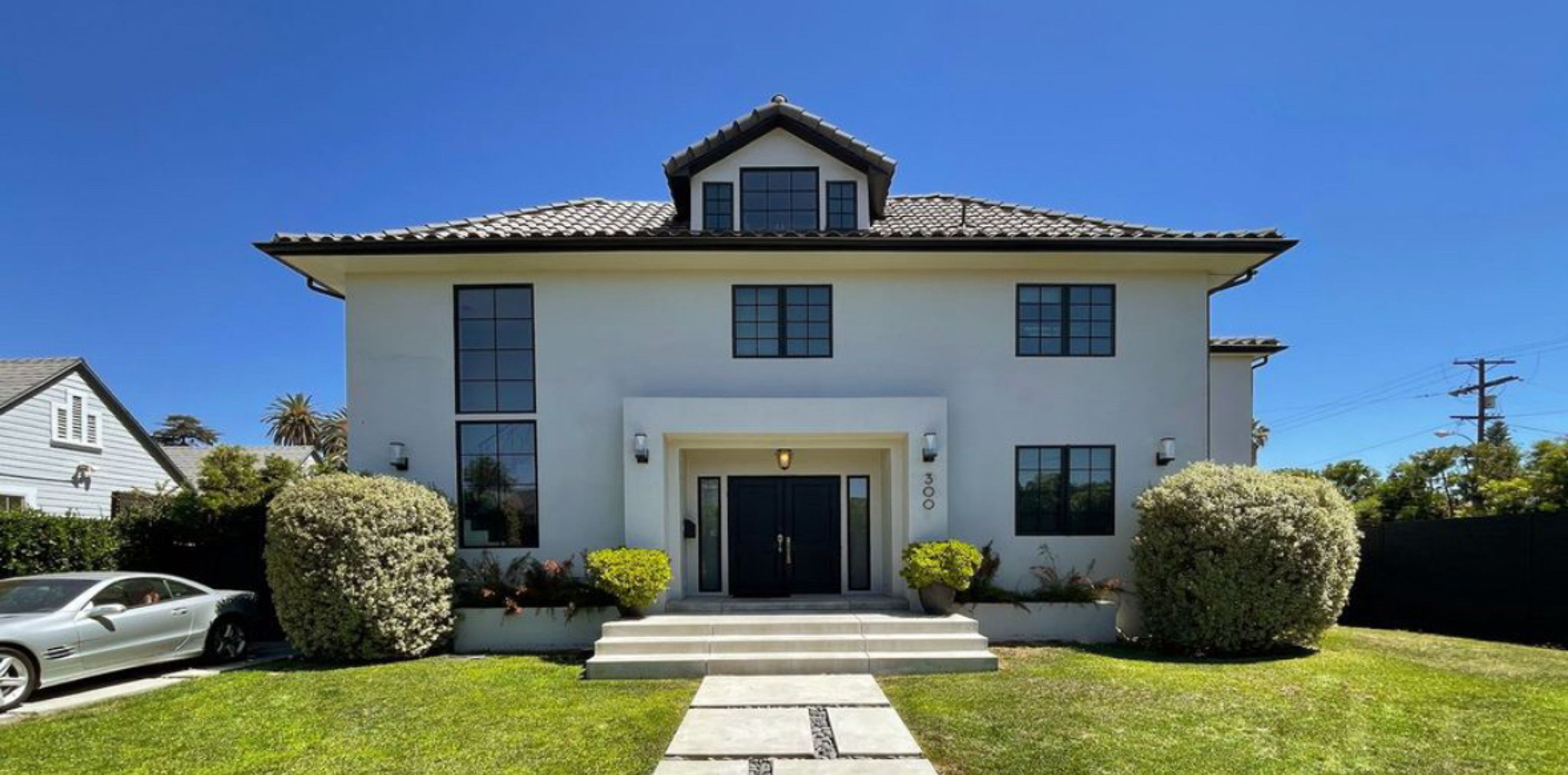Featured photo from Hollywood Mansion