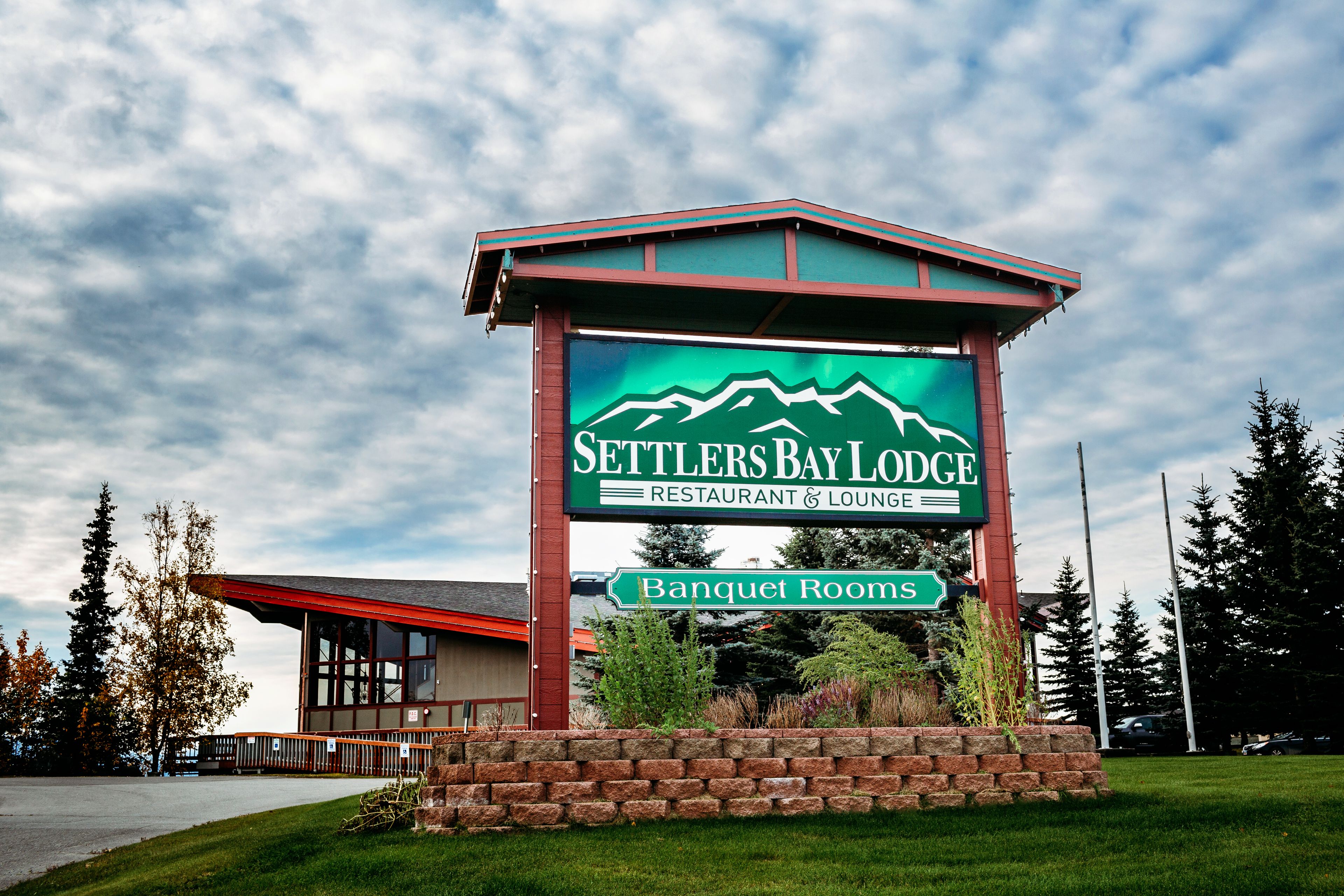 Featured photo from Settlers Bay Lodge