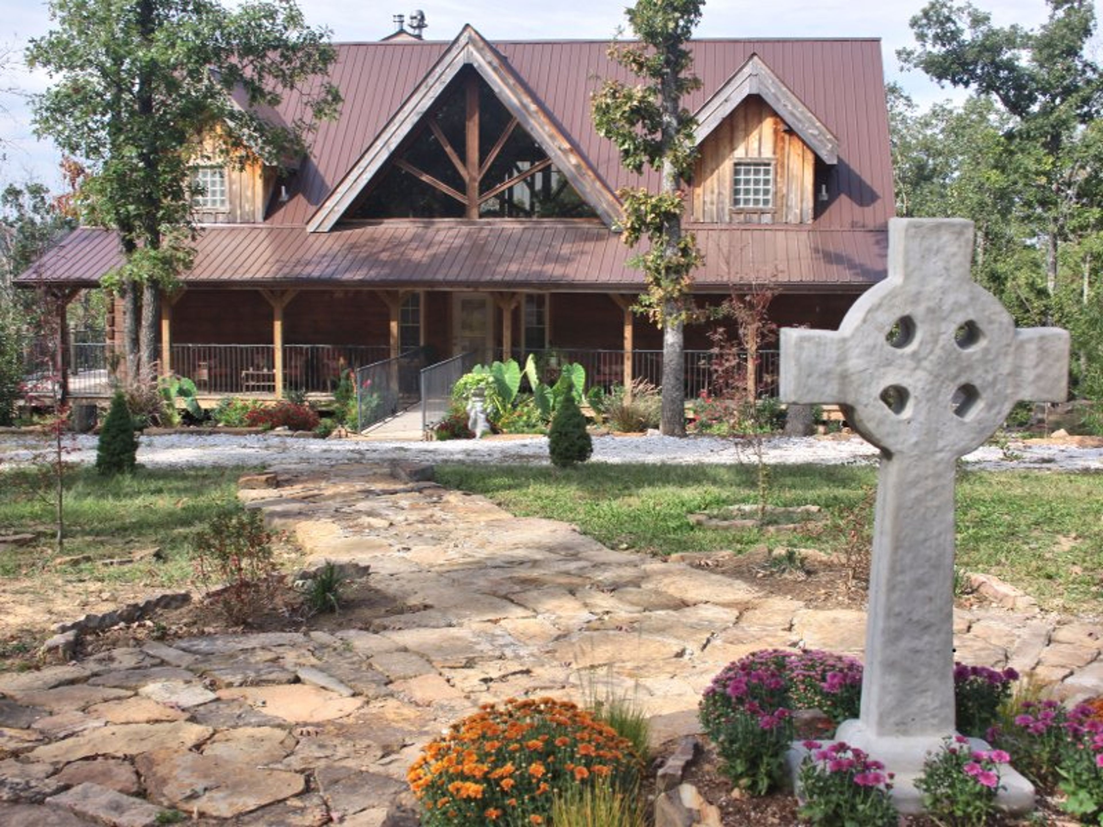 Featured photo from Azalea Falls Lodge