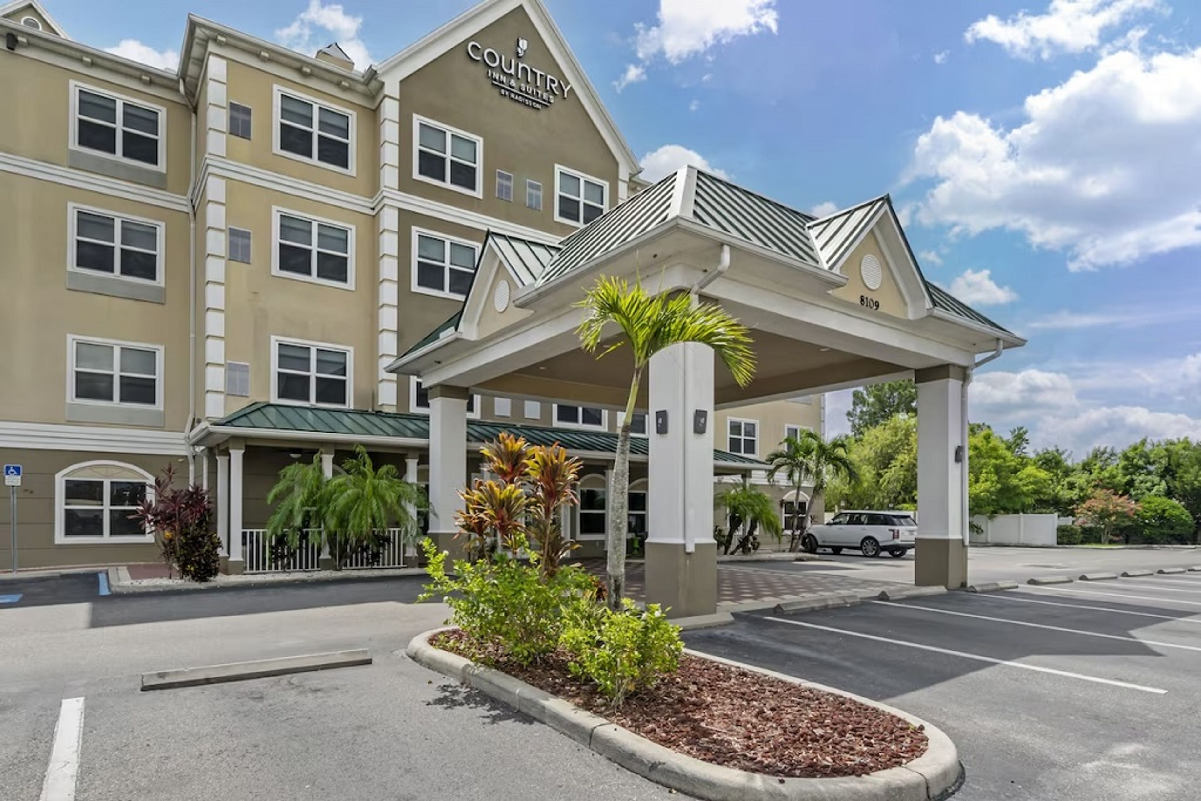 Featured photo from Country Inn & Suites Tampa Airport North