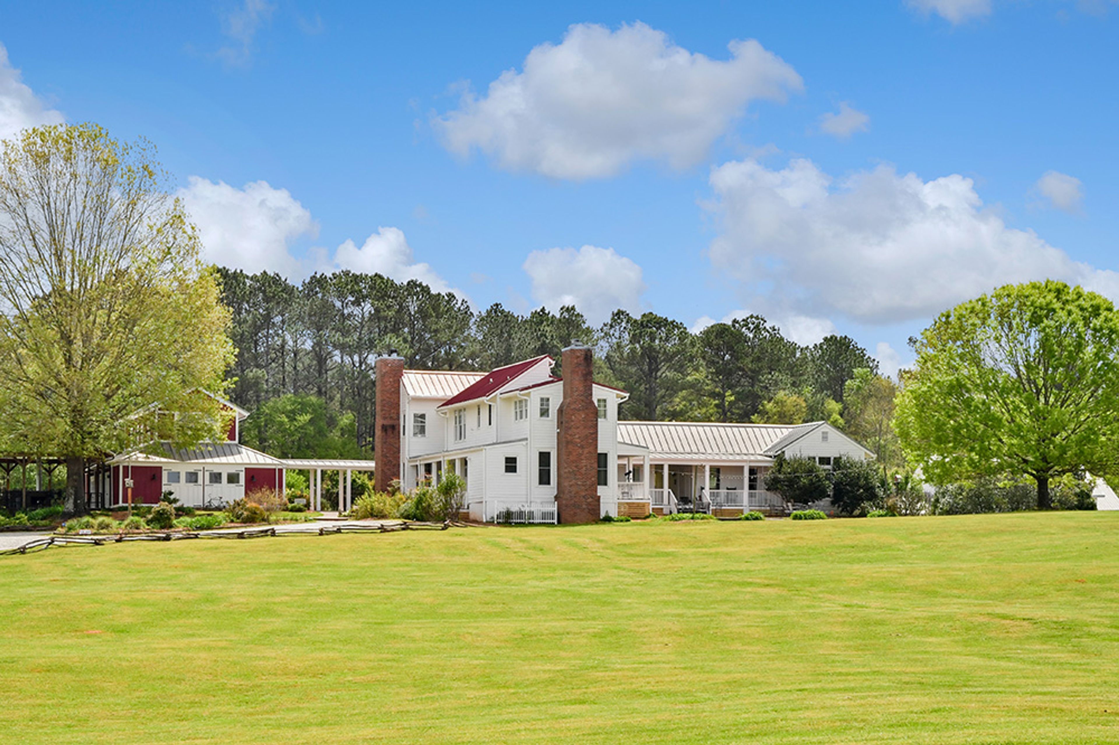 Featured photo from The Farmhouse Inn at Hundred Acre Farm