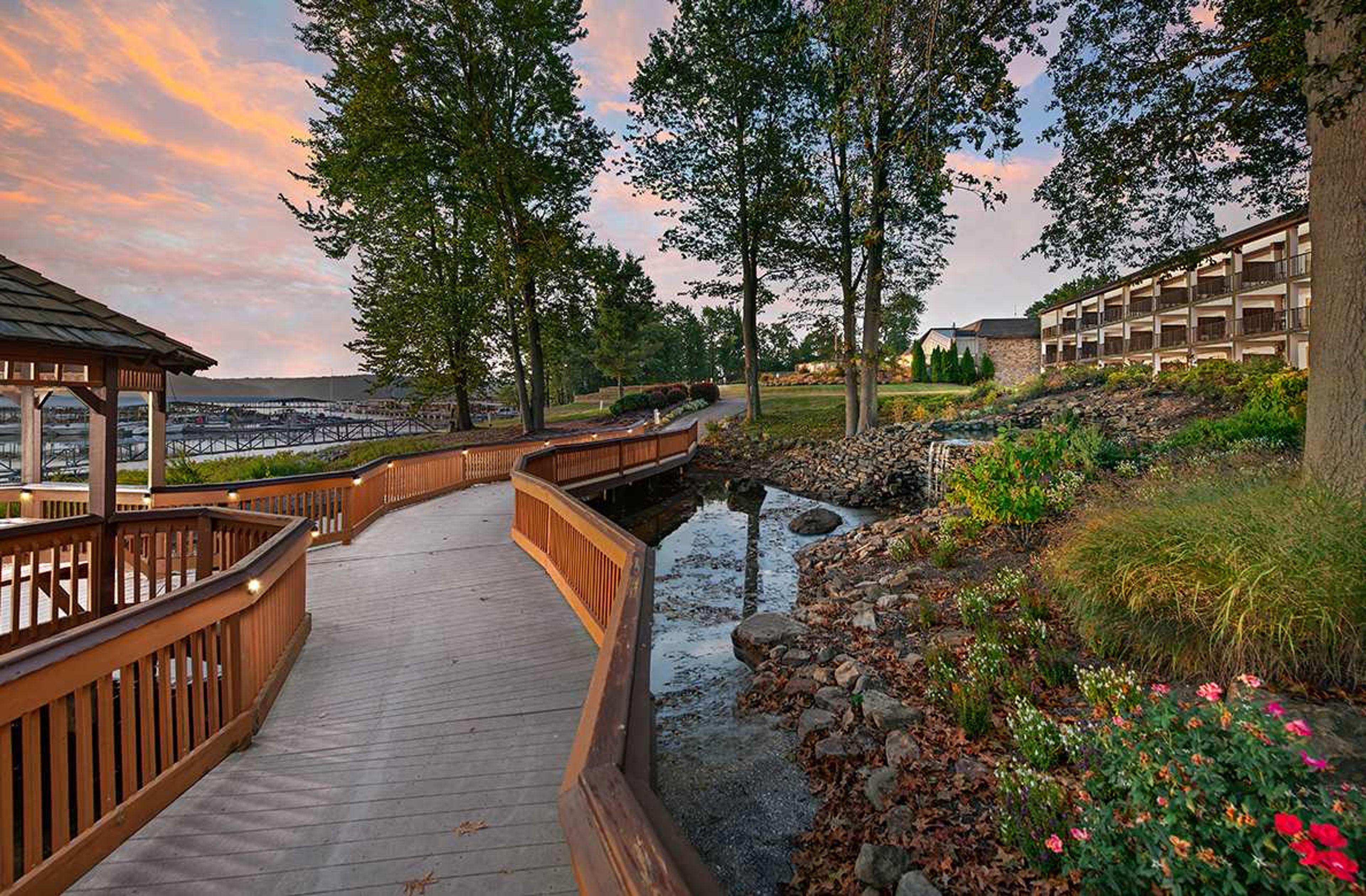 Featured photo from Fourwinds Resort & Marina
