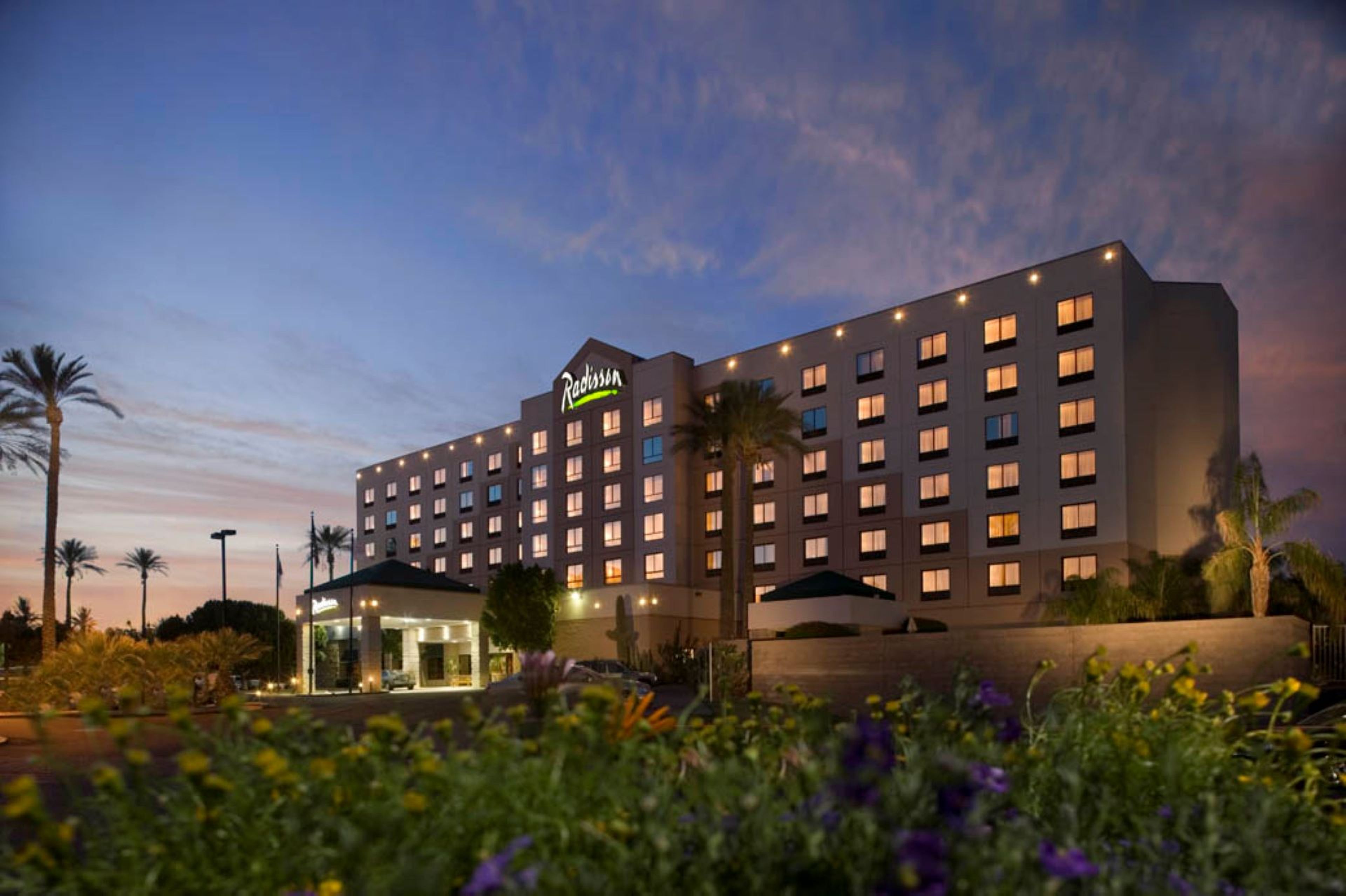 Featured photo from Radisson Hotel Phoenix Airport
