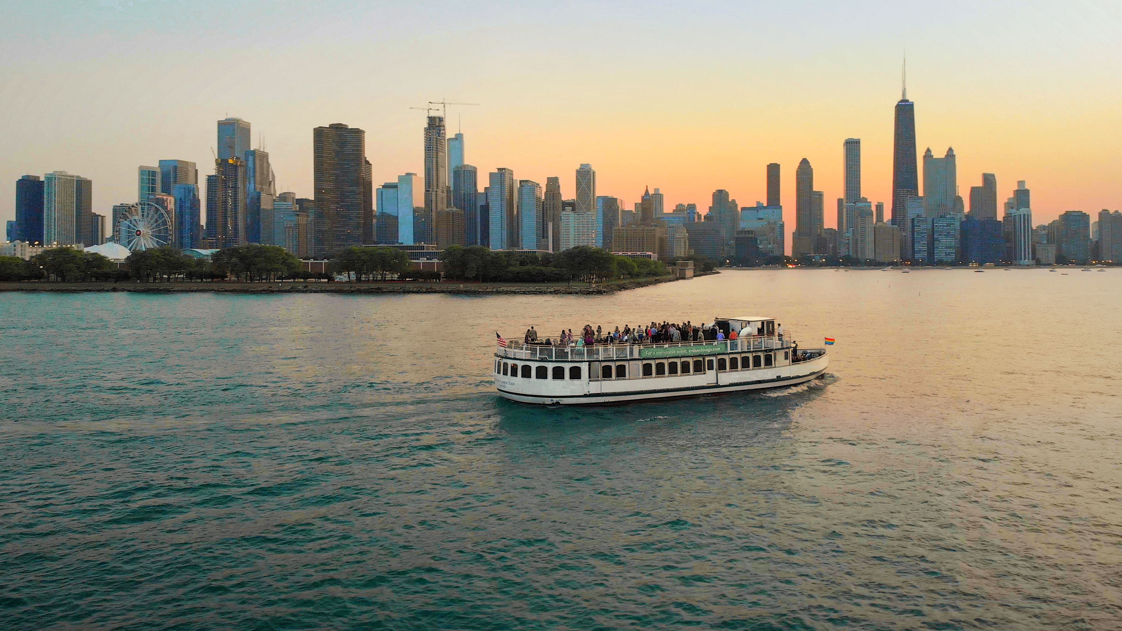 Chicago's First Lady Cruises - Sightseeing River & Lake