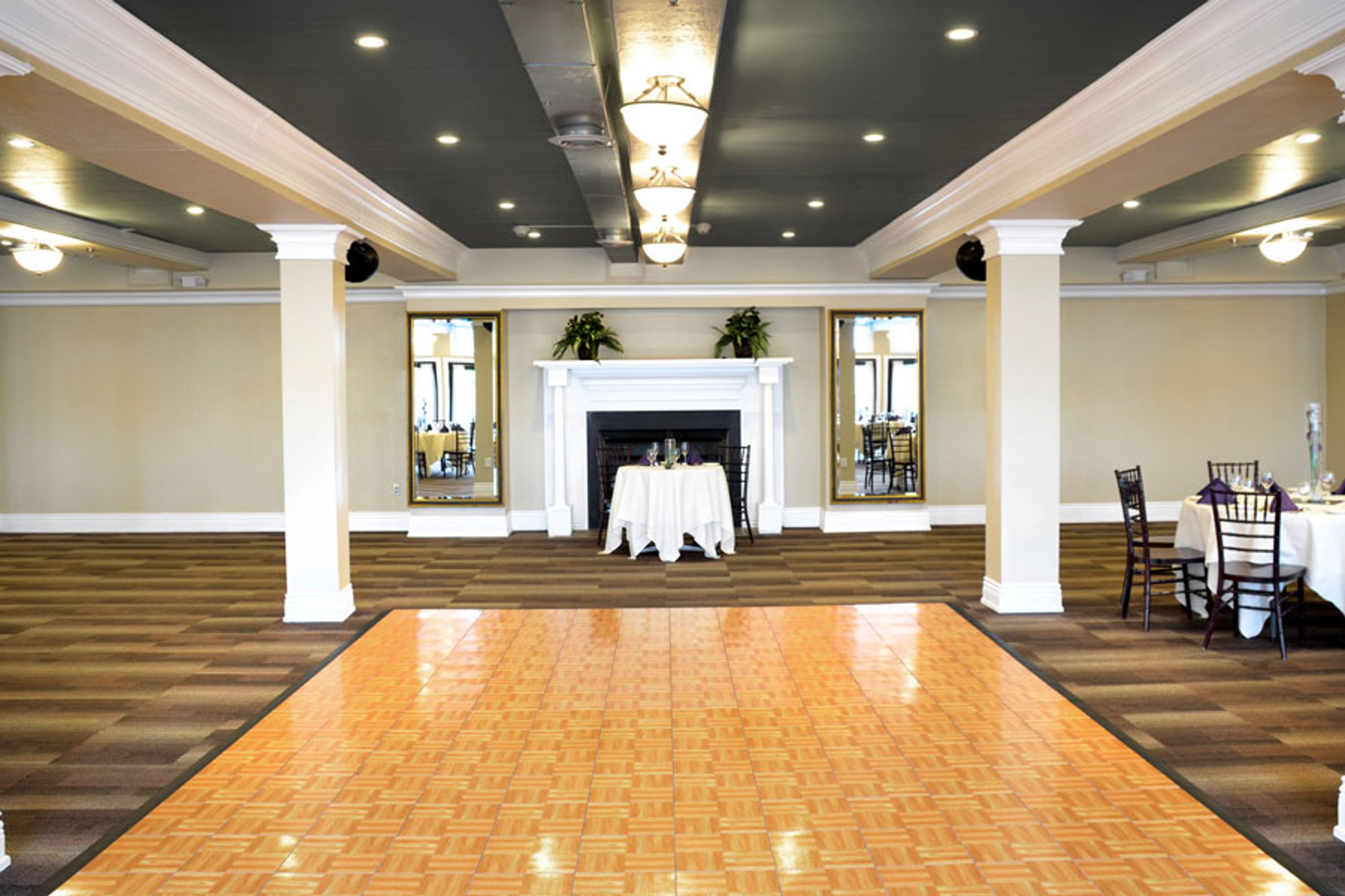 Featured photo from Niagara Crossing Hotel & Spa