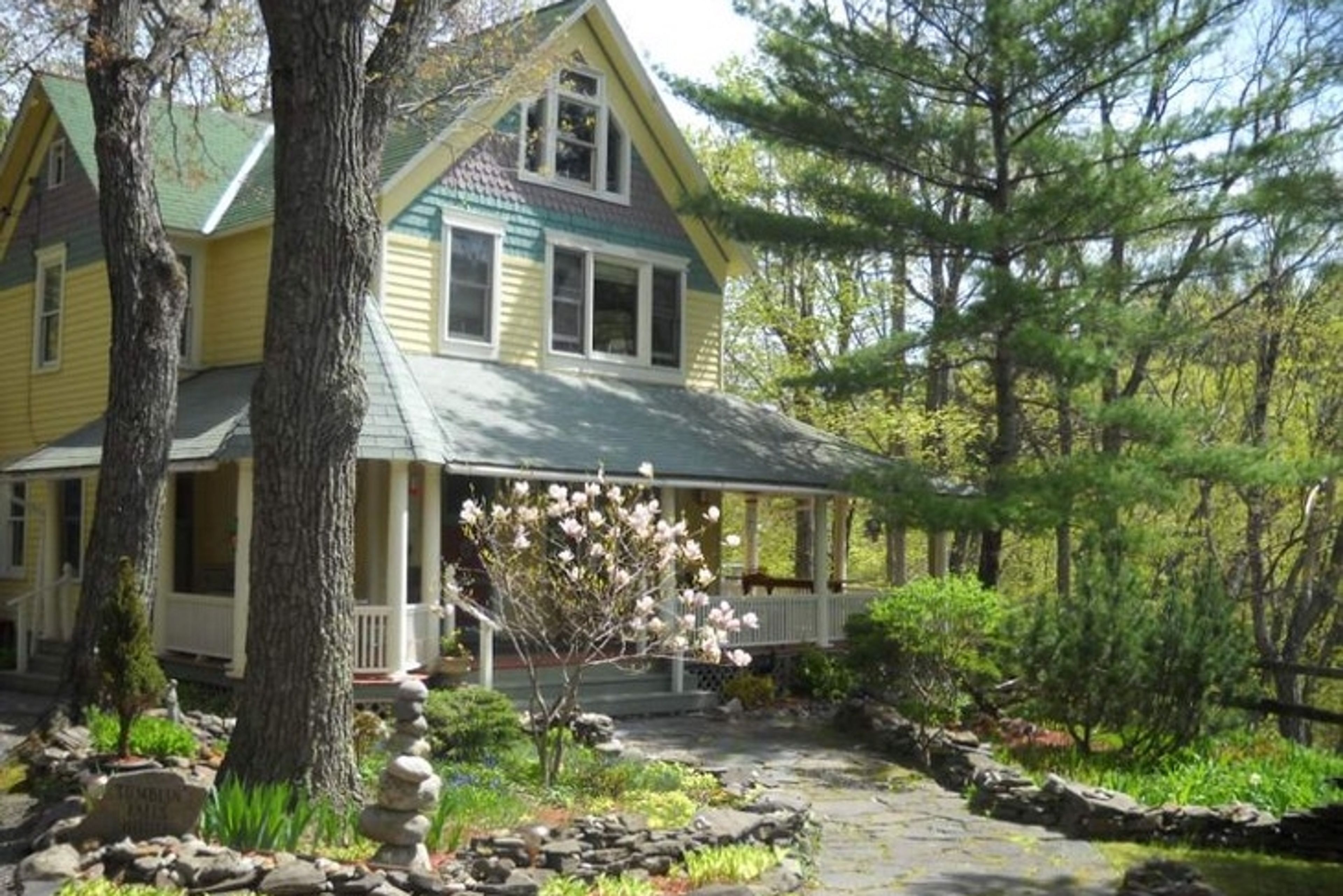 Featured photo from Tumblin' Falls House