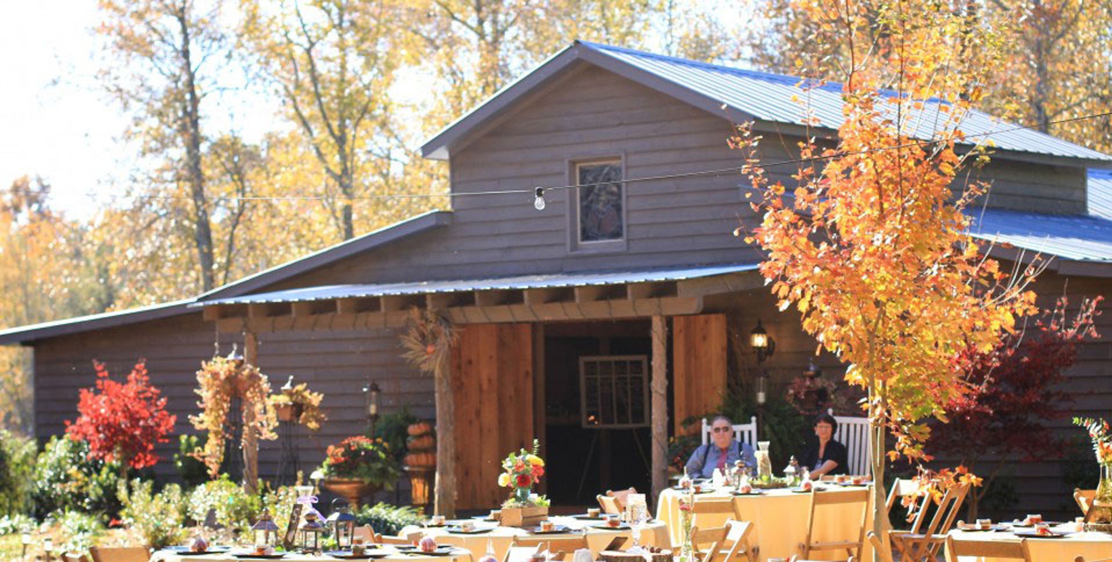 Featured photo from DeStarte Wedding Barn