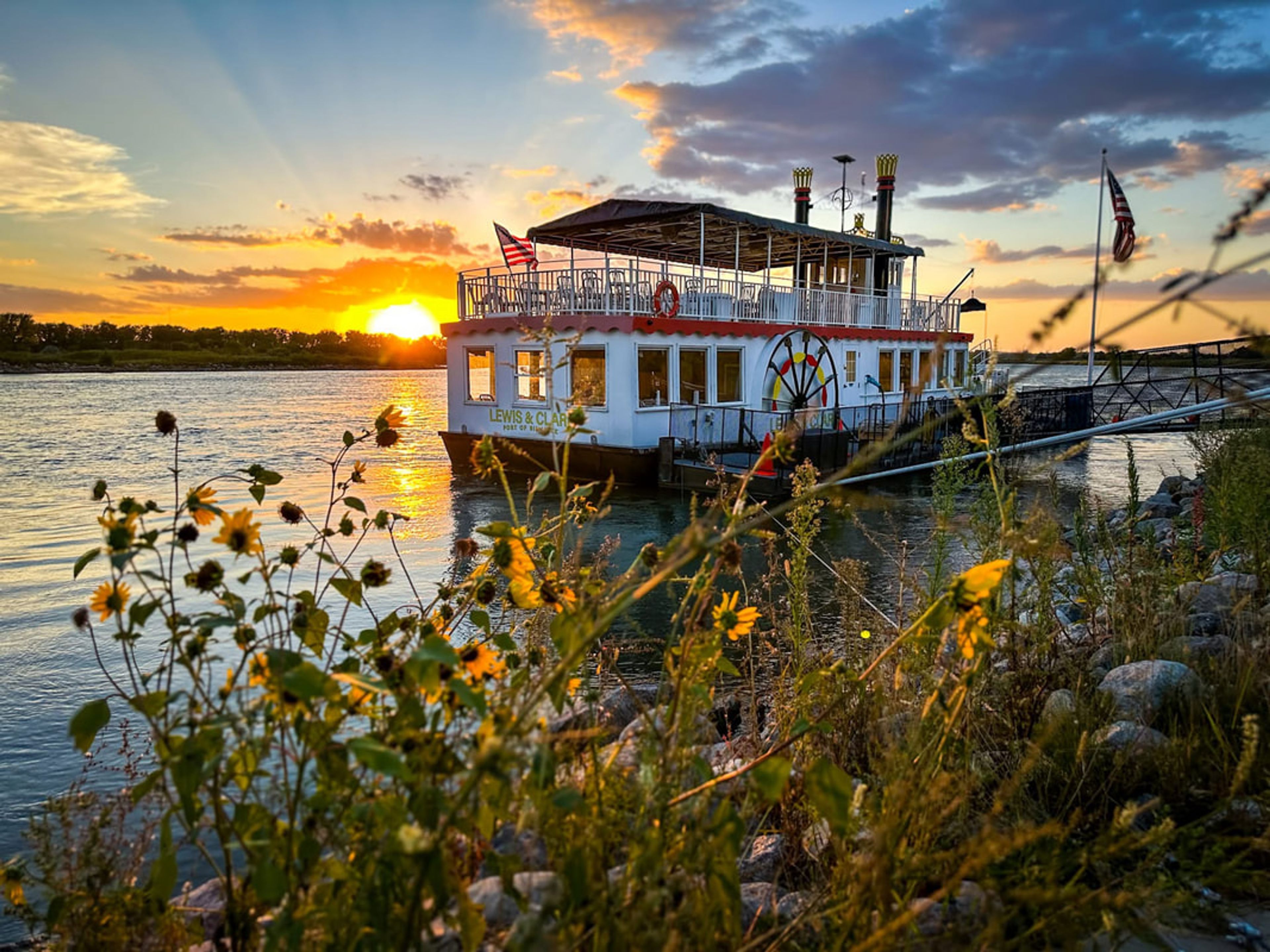 Featured photo from Lewis and Clark Riverboat