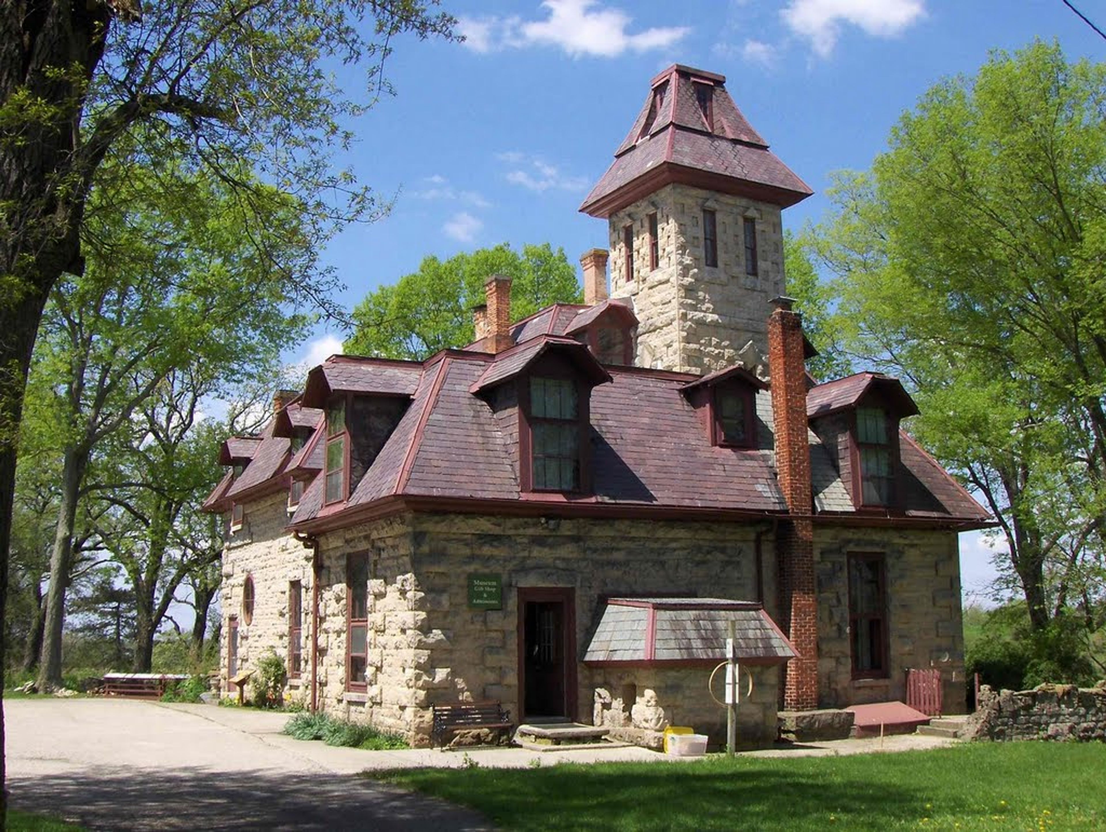 Featured photo from Piatt Castles