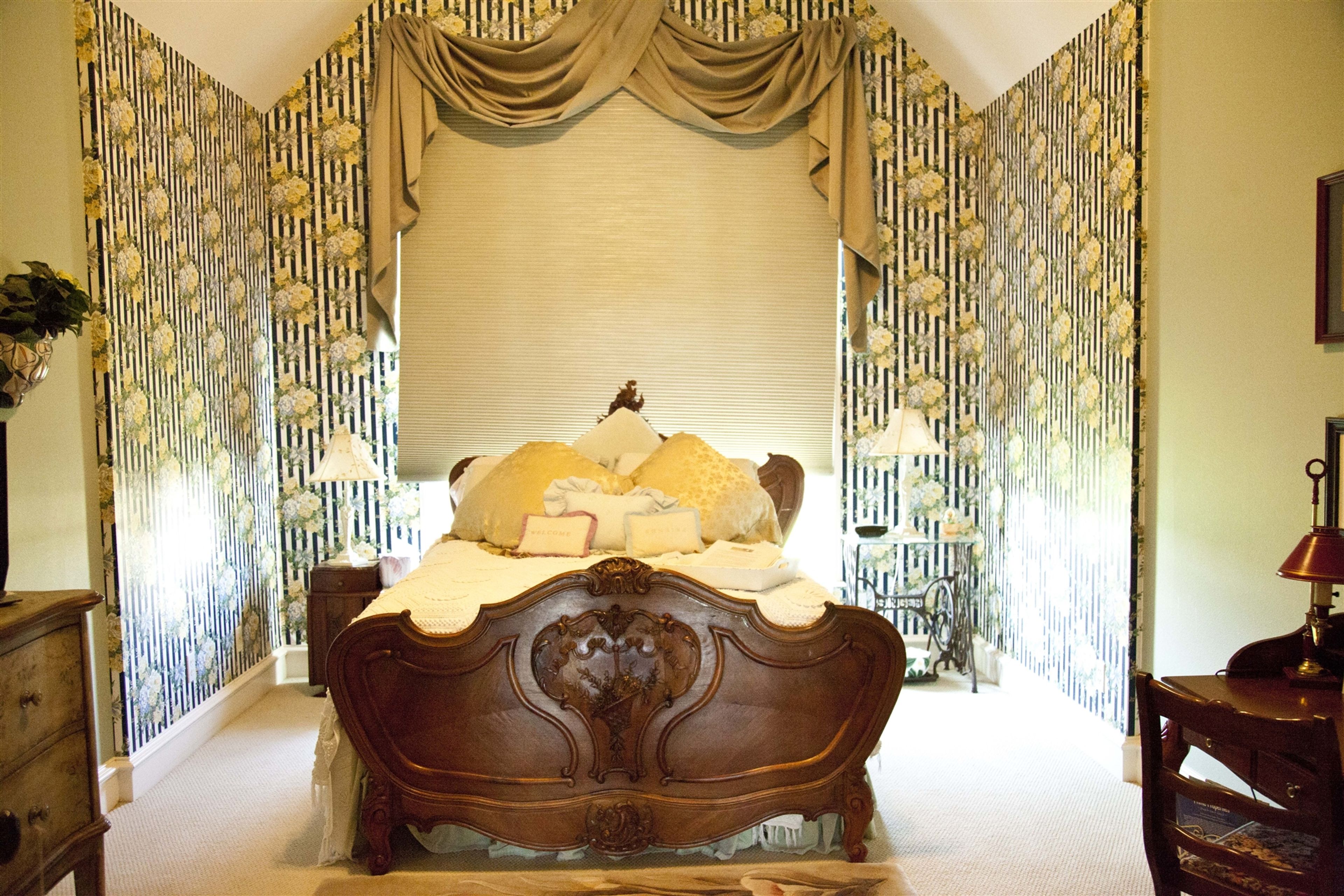 Featured photo from Lillian Farms Bed & Breakfast