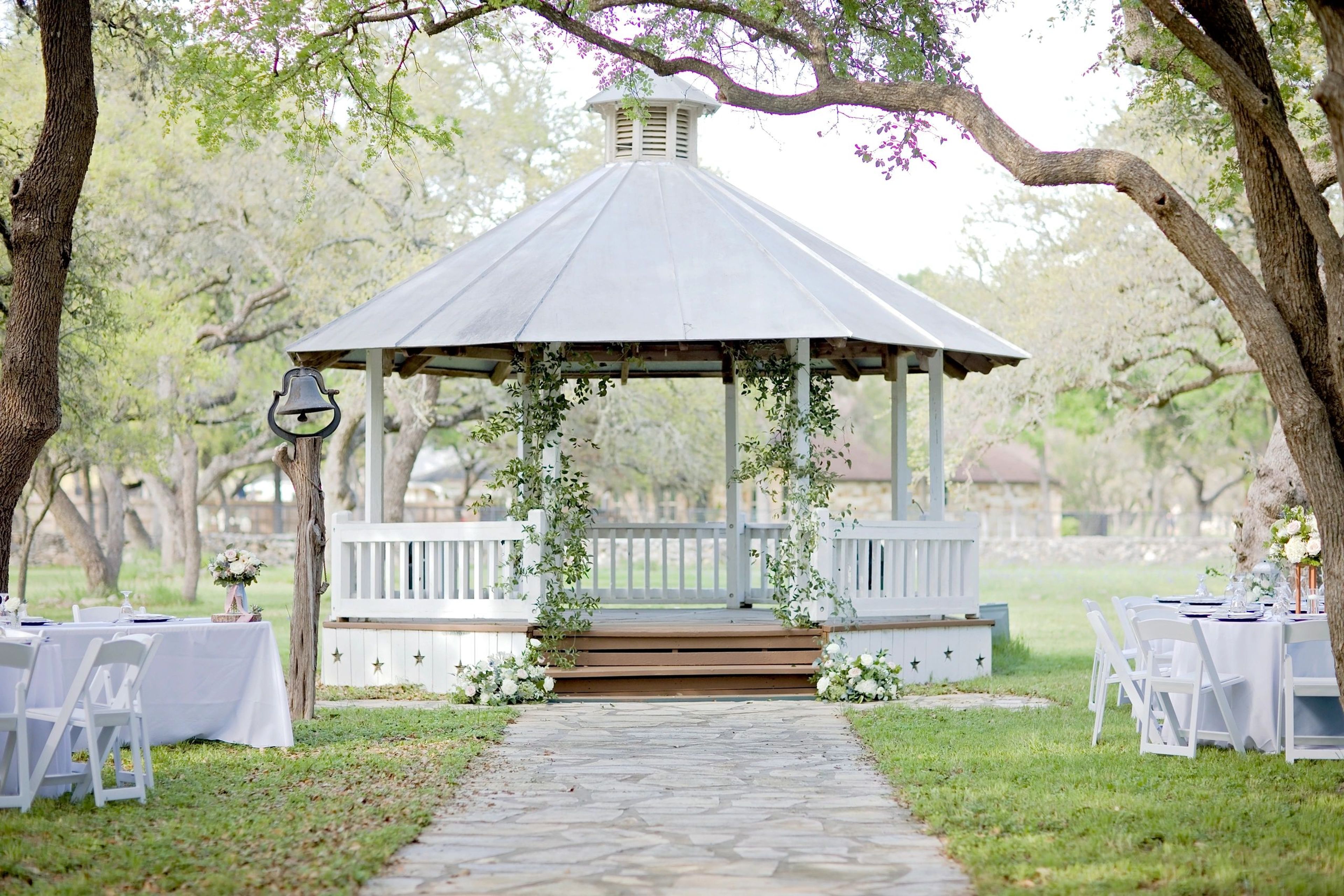 Featured photo from Twelve Oaks Hill Country Venue