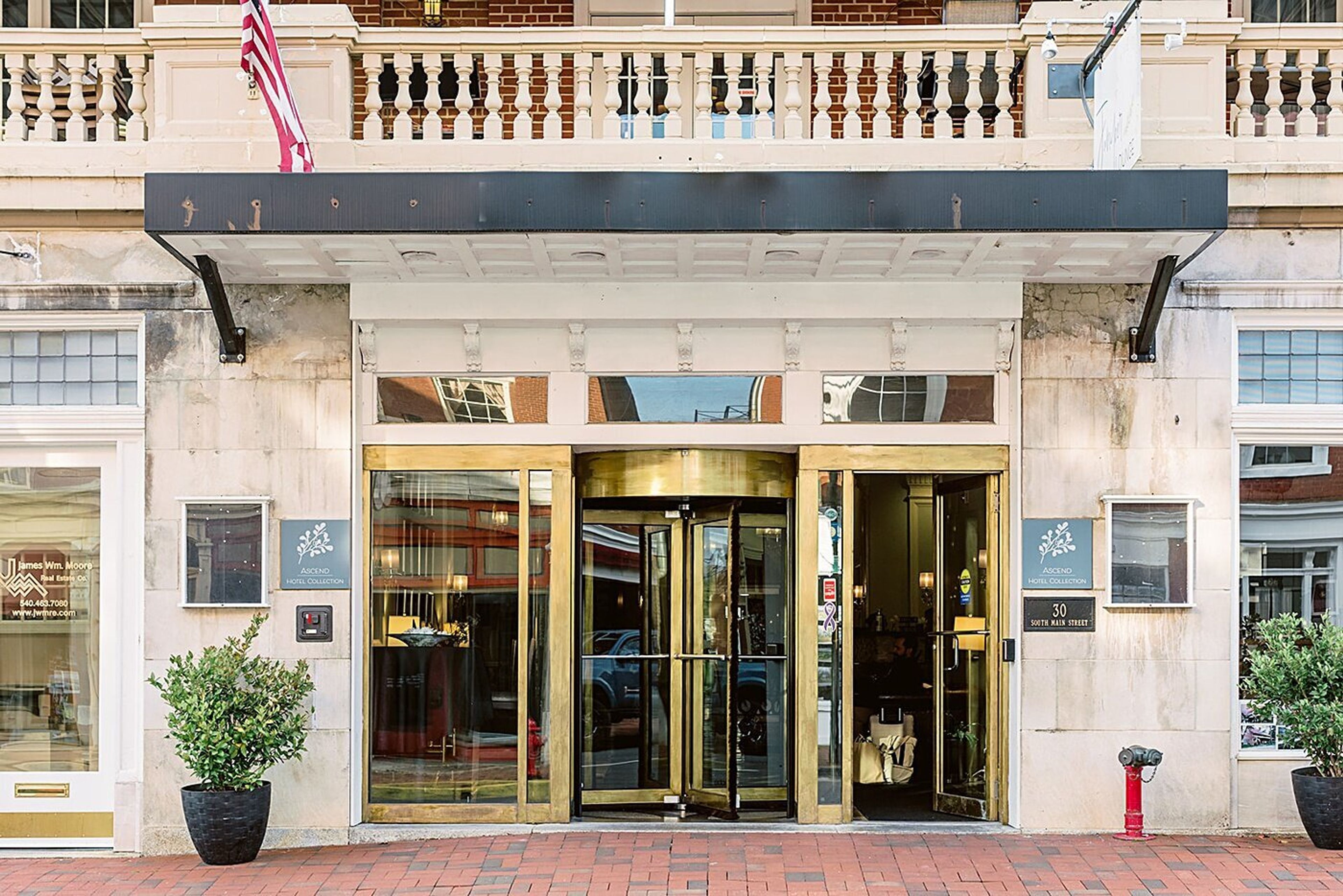 Cover photo of Robert E. Lee Hotel