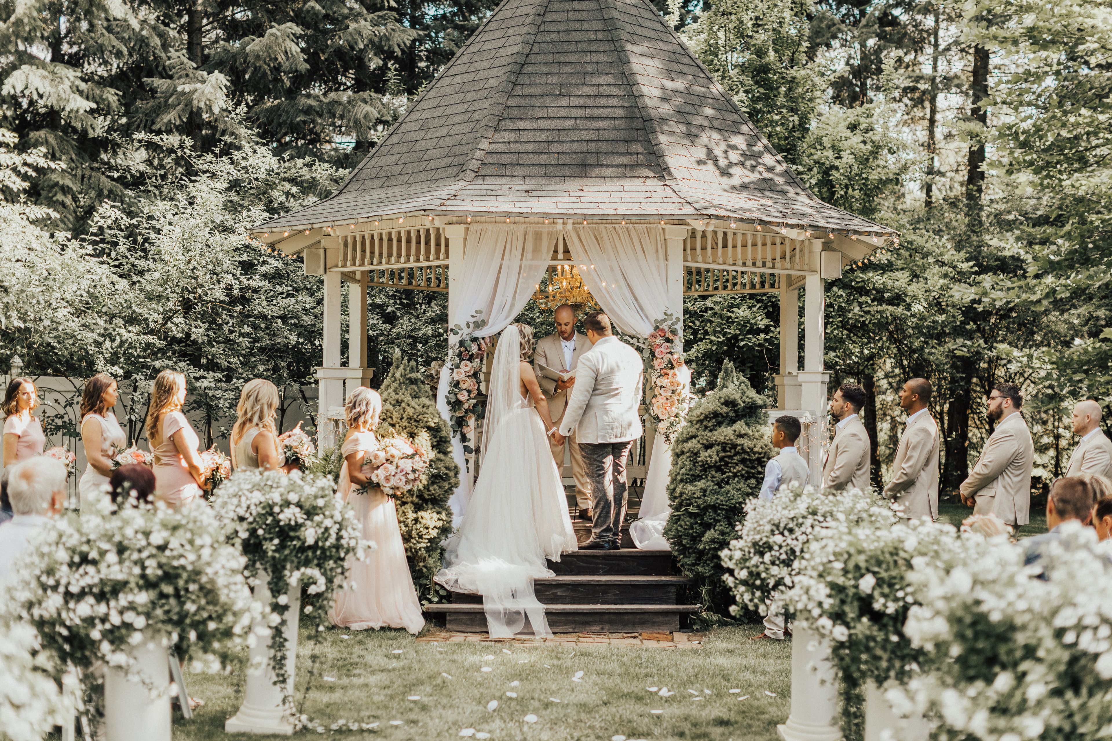 Featured photo from Belle Gardens