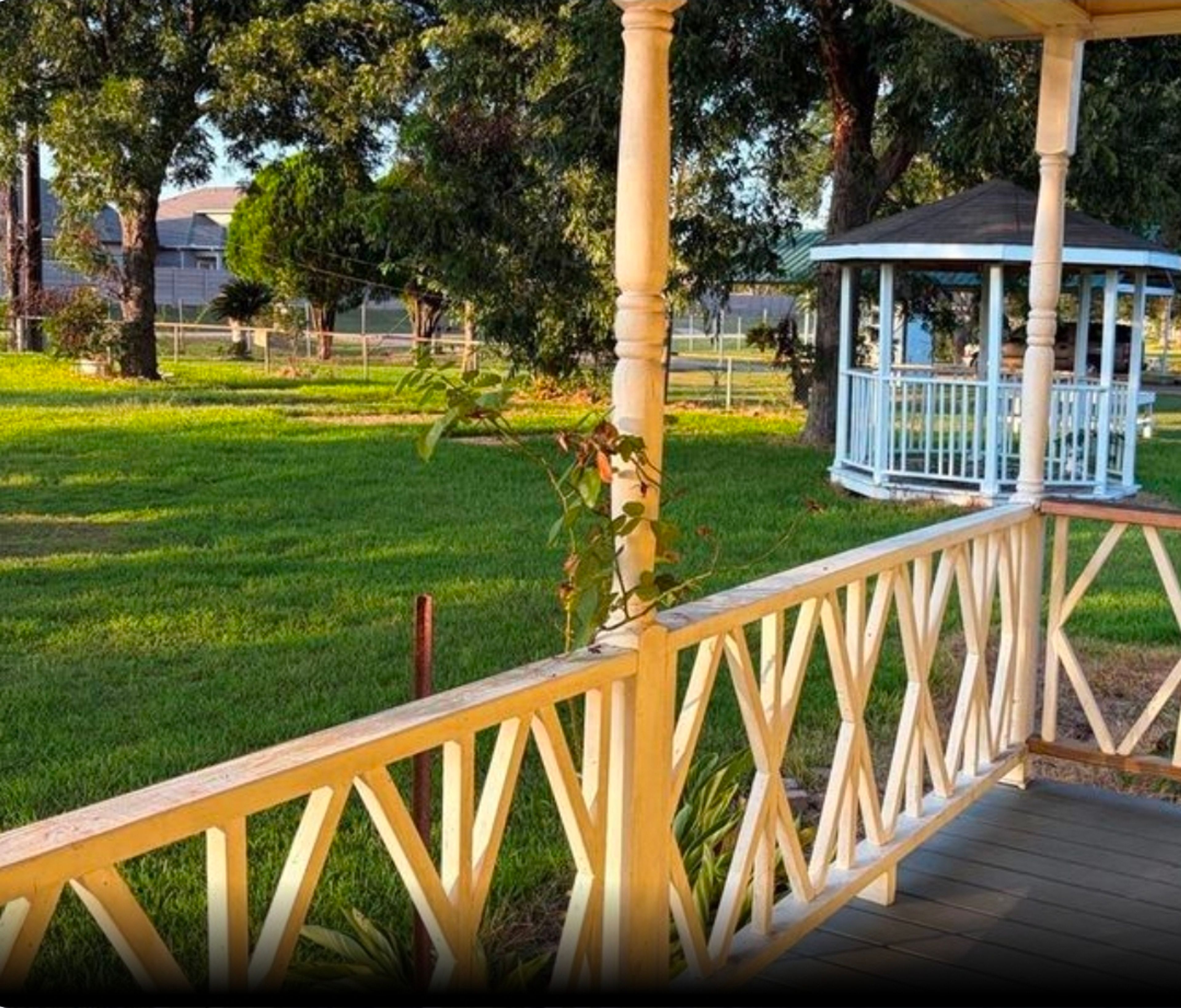 Featured photo from Farmhouse Wedz