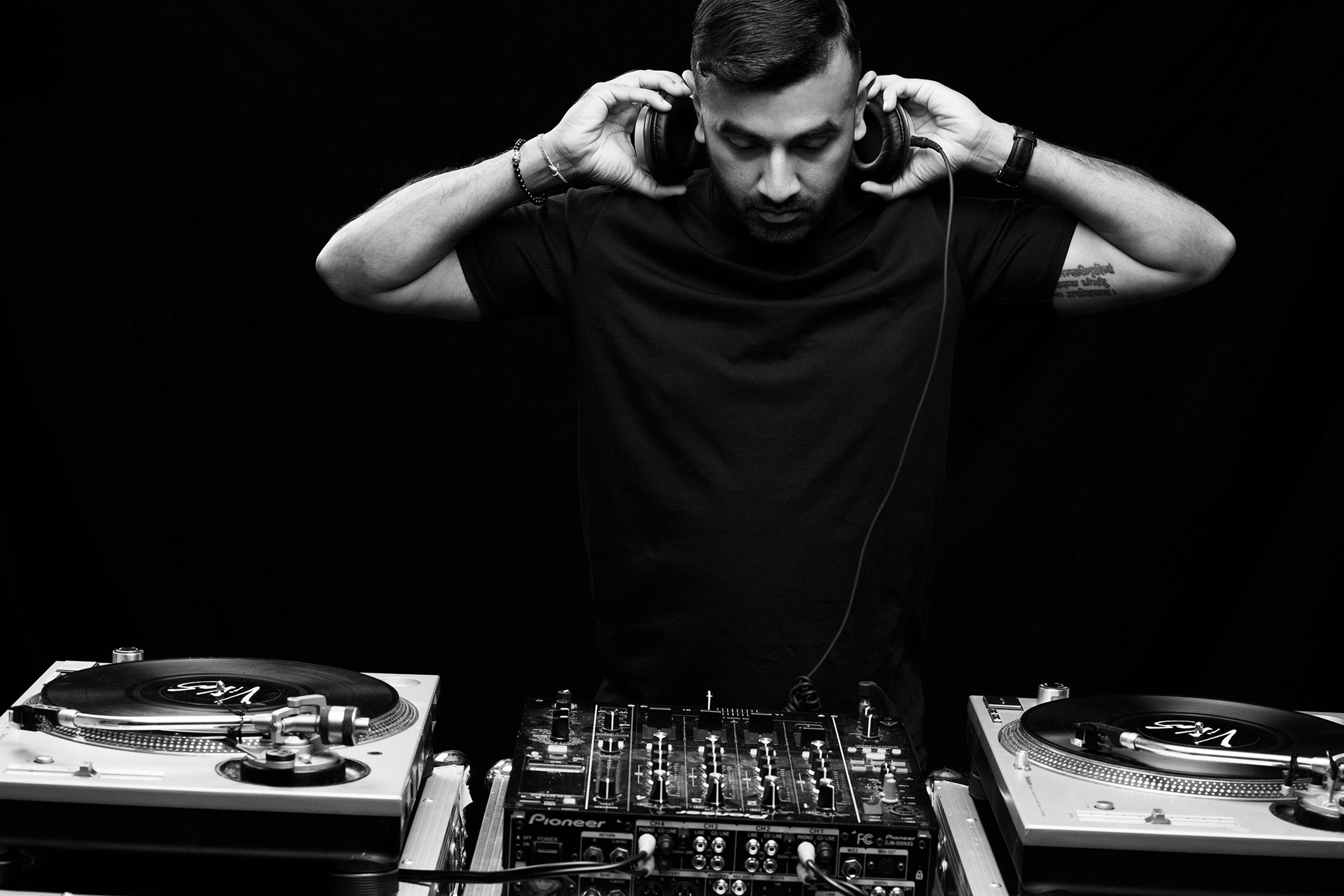 Cover photo of DJ Vikas Sapra