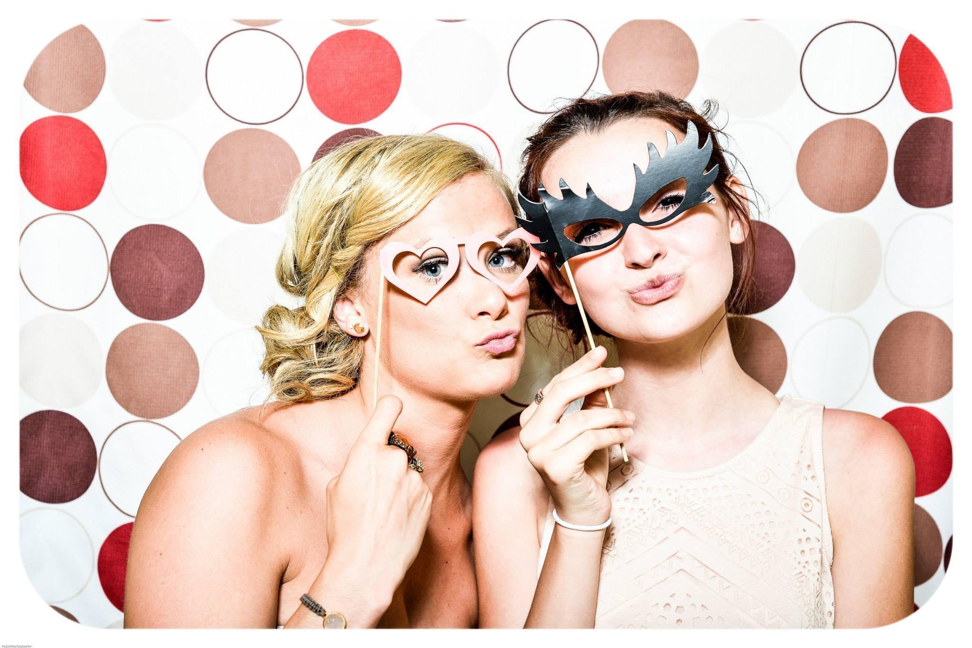 Cover photo of BeezNeez Photo Booth