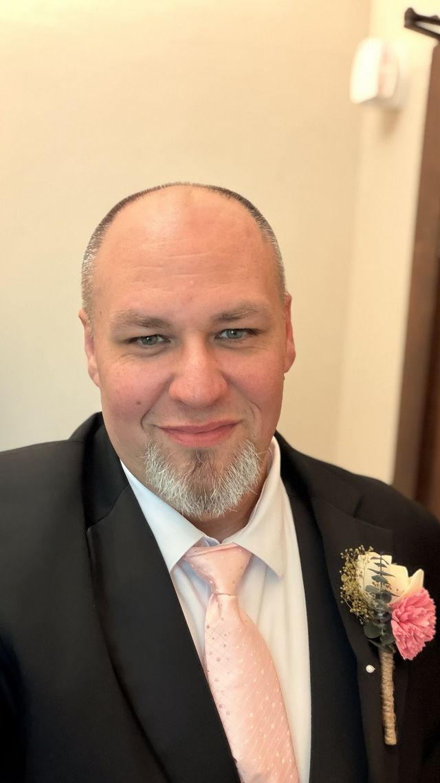 Picture of Andrew Vest