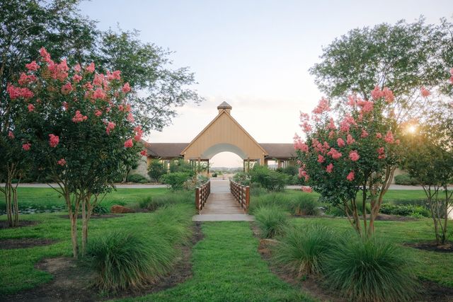 Featured photo from Covered Arbor & Outdoor Area