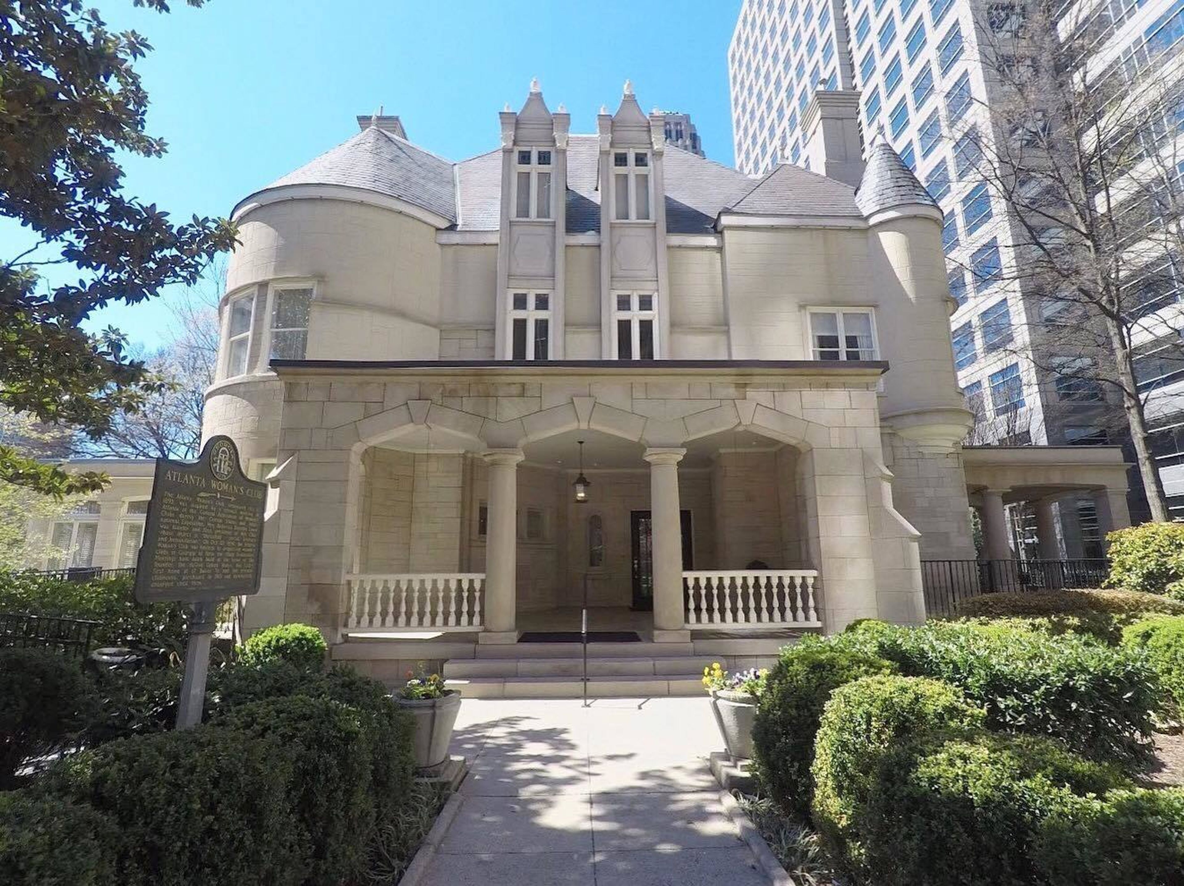 Outdoor, an event space at Atlanta Woman's Club